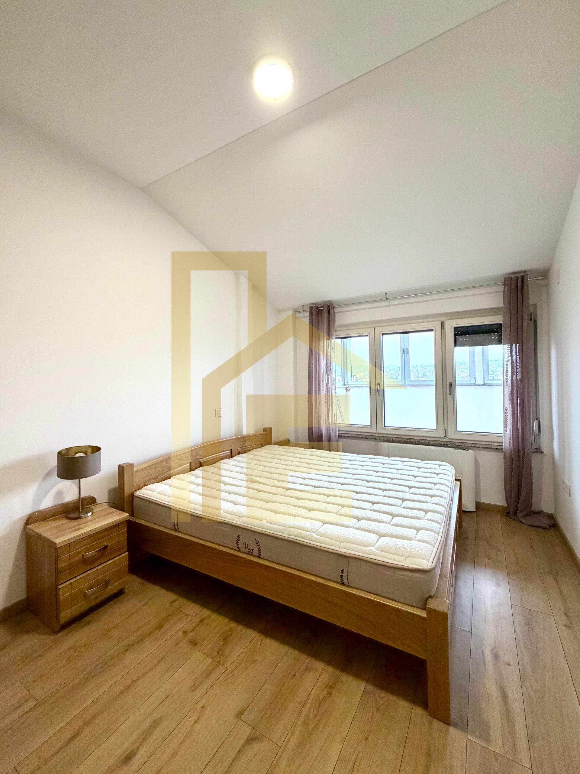 Na prodaju prostran i useljiv dvosoban stan, Centar slika 12