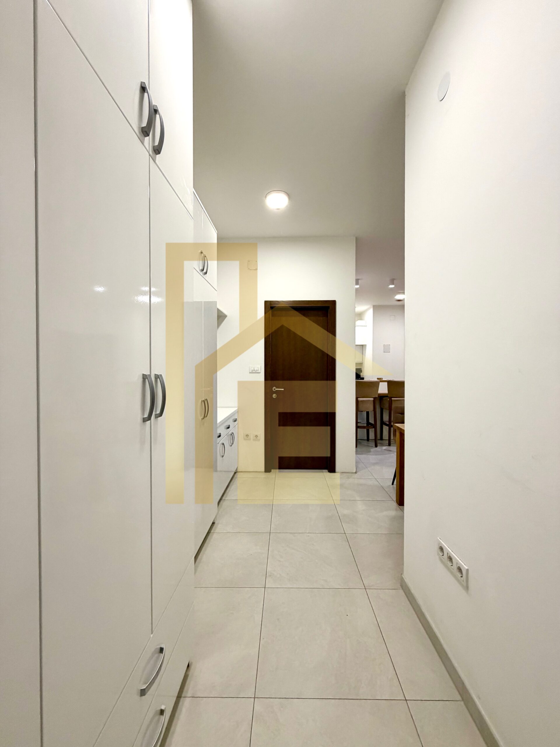 Na prodaju prostran i useljiv dvosoban stan, Centar slika 15