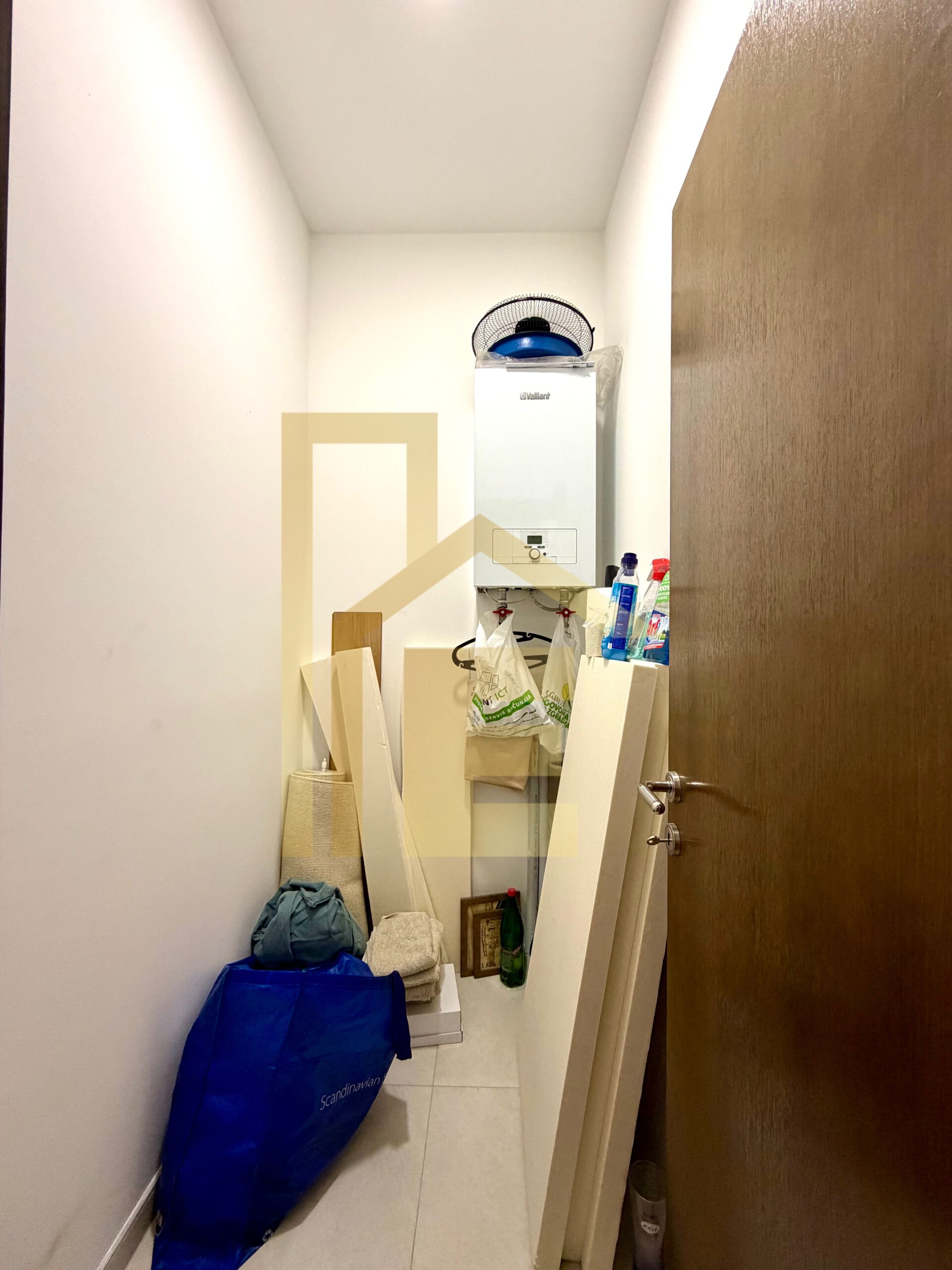 Na prodaju prostran i useljiv dvosoban stan, Centar slika 19