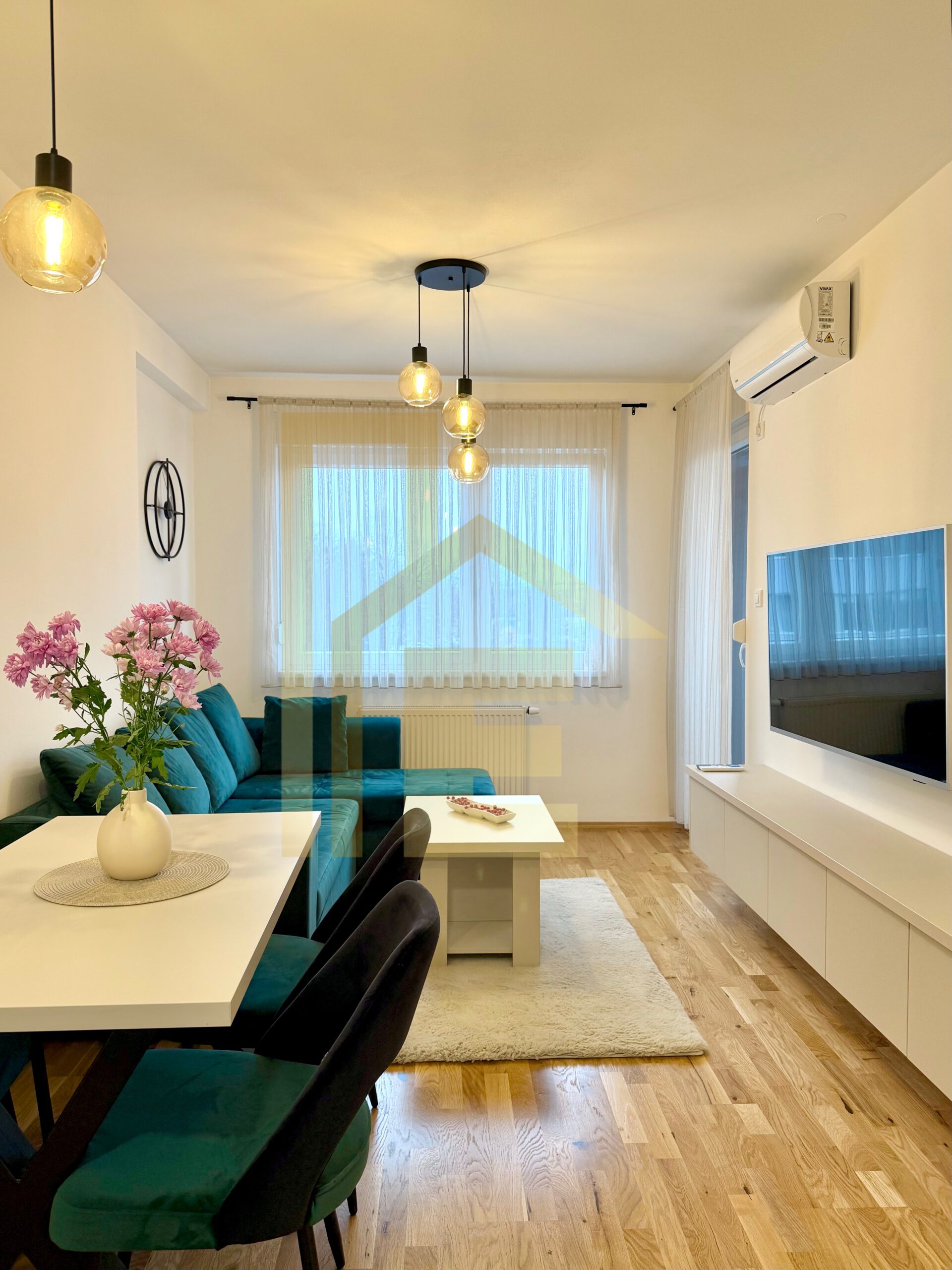 Moderan dvosoban stan sa garažom, naselje Lazarevo slika 3