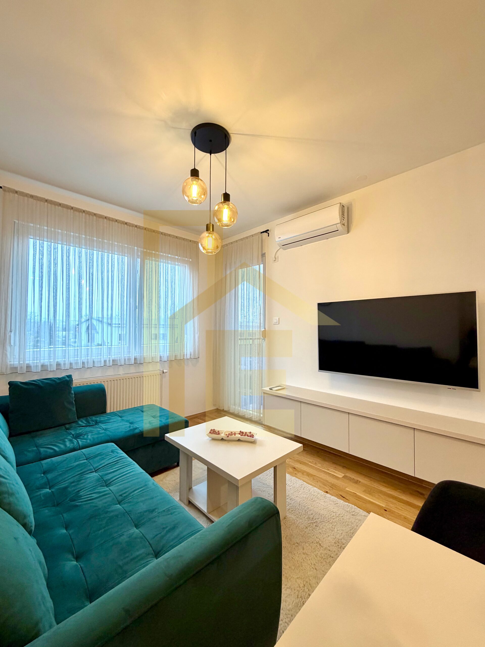 Moderan dvosoban stan sa garažom, naselje Lazarevo slika 5