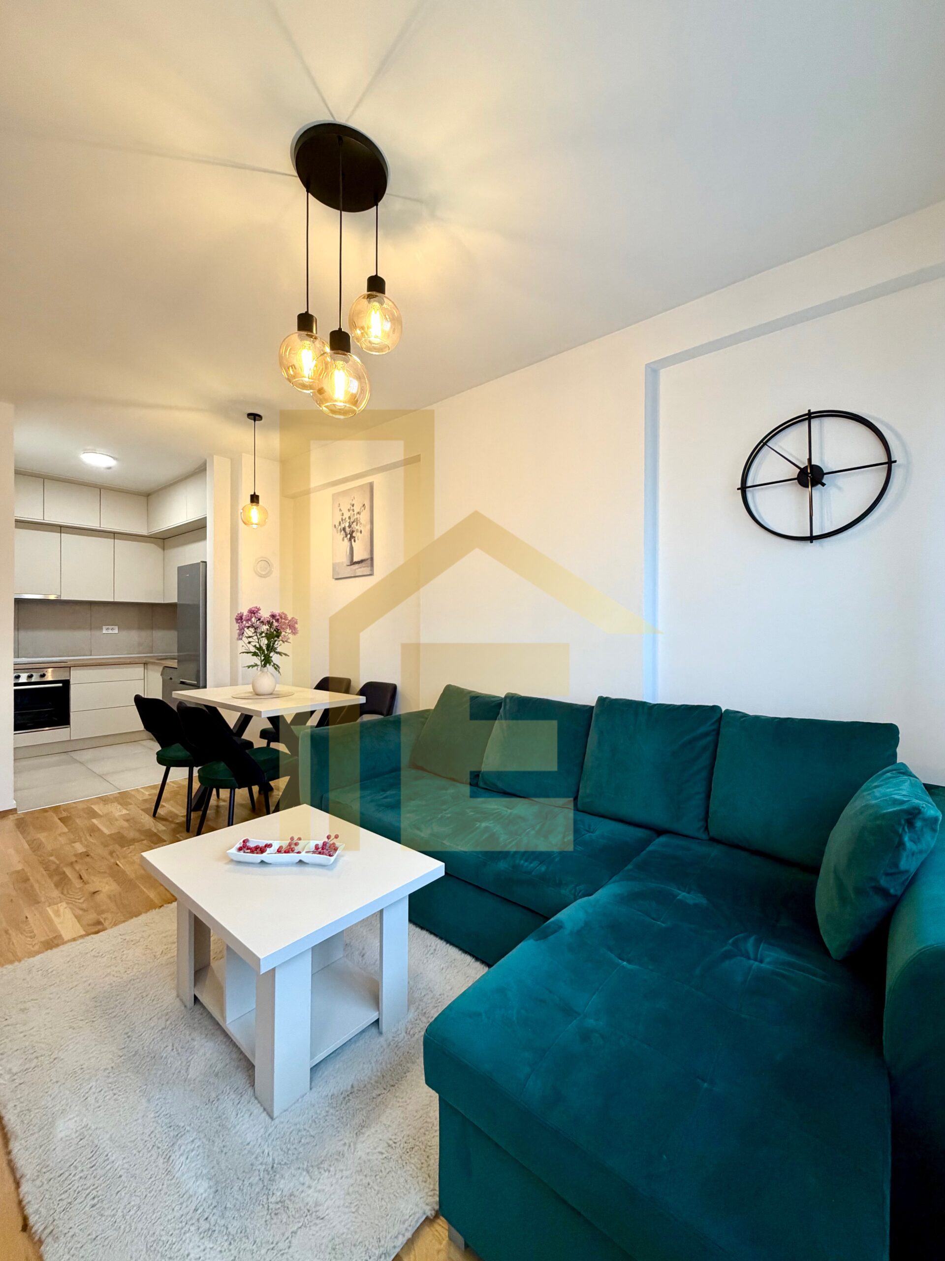 Moderan dvosoban stan sa garažom, naselje Lazarevo slika 6