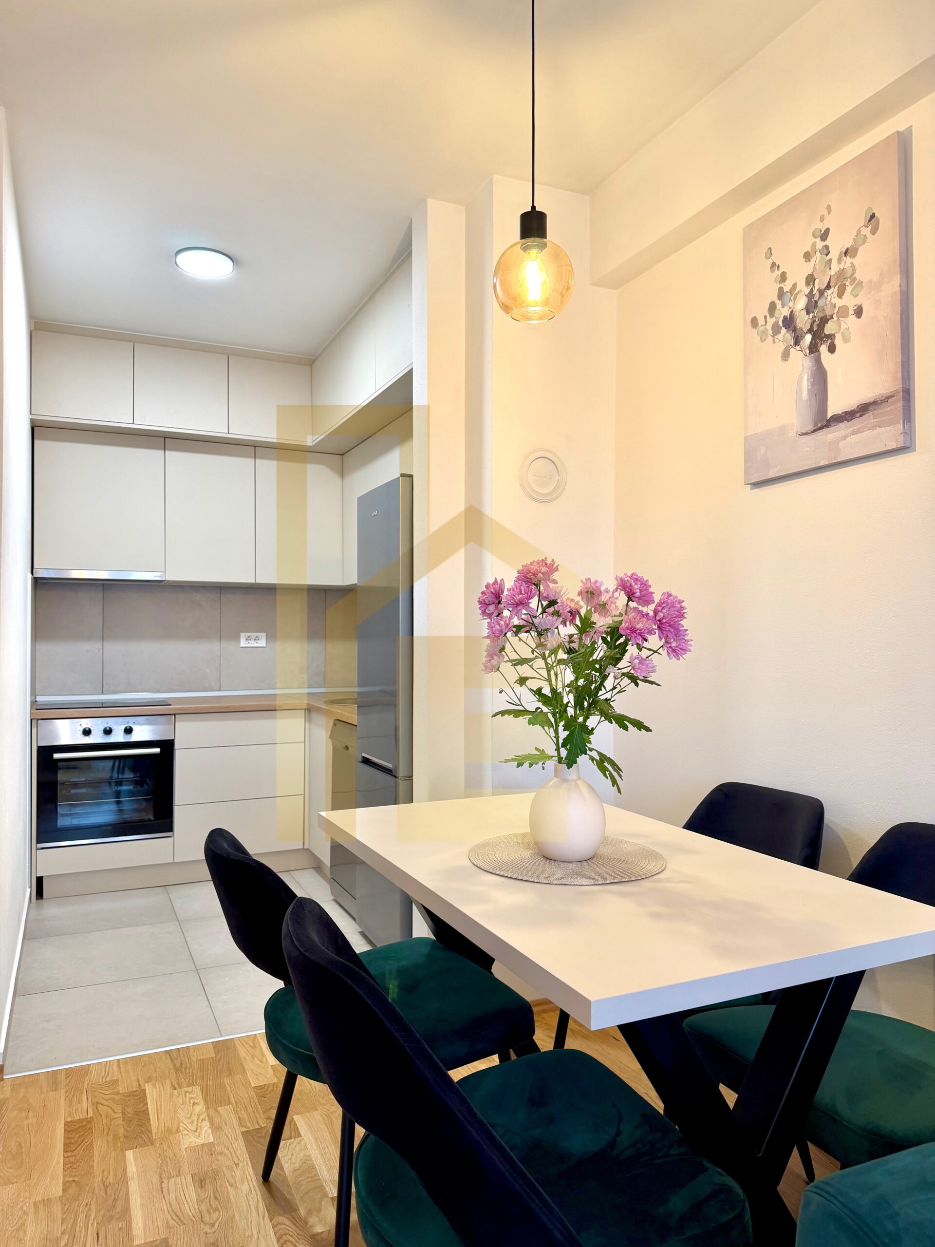 Moderan dvosoban stan sa garažom, naselje Lazarevo slika 10