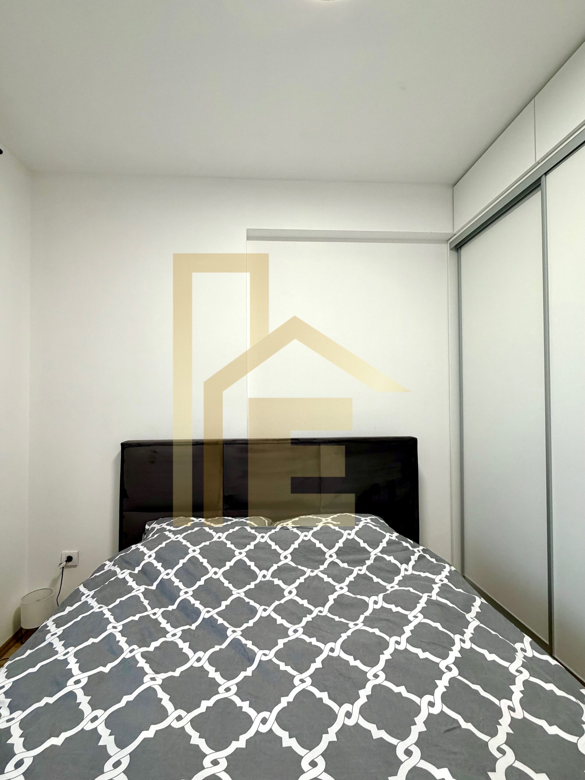 Moderan dvosoban stan sa garažom, naselje Lazarevo slika 17