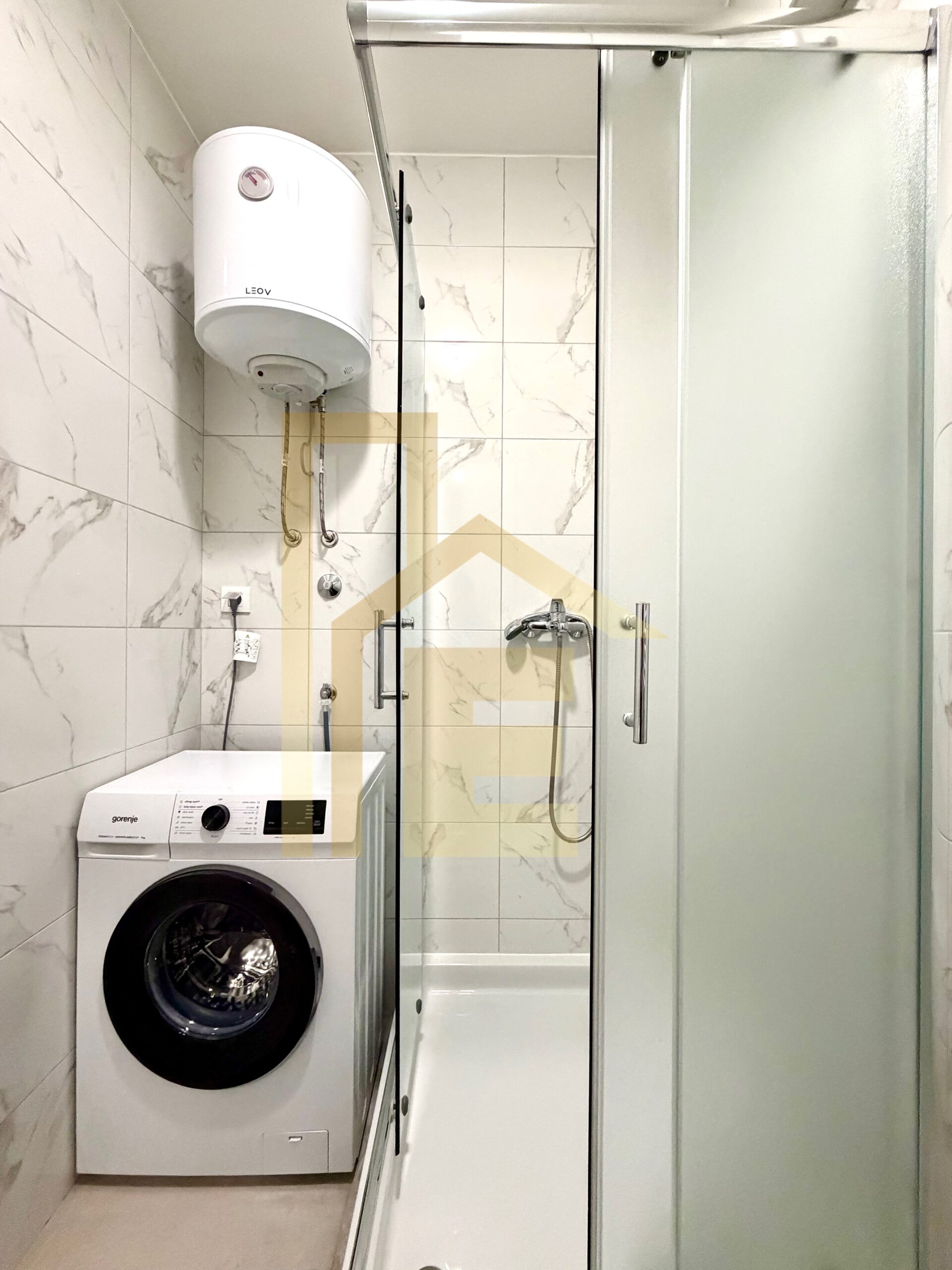 Moderan dvosoban stan sa garažom, naselje Lazarevo slika 23