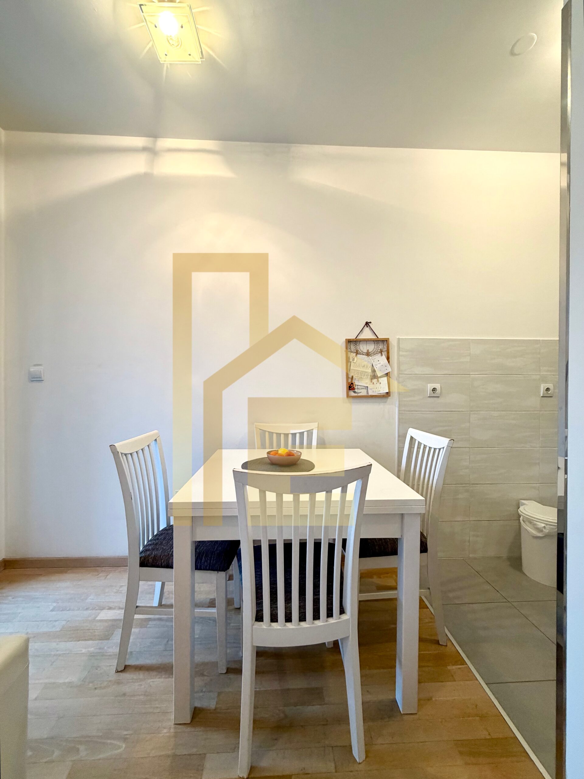 Na prodaju namješten dvosoban stan u srcu grada slika 7