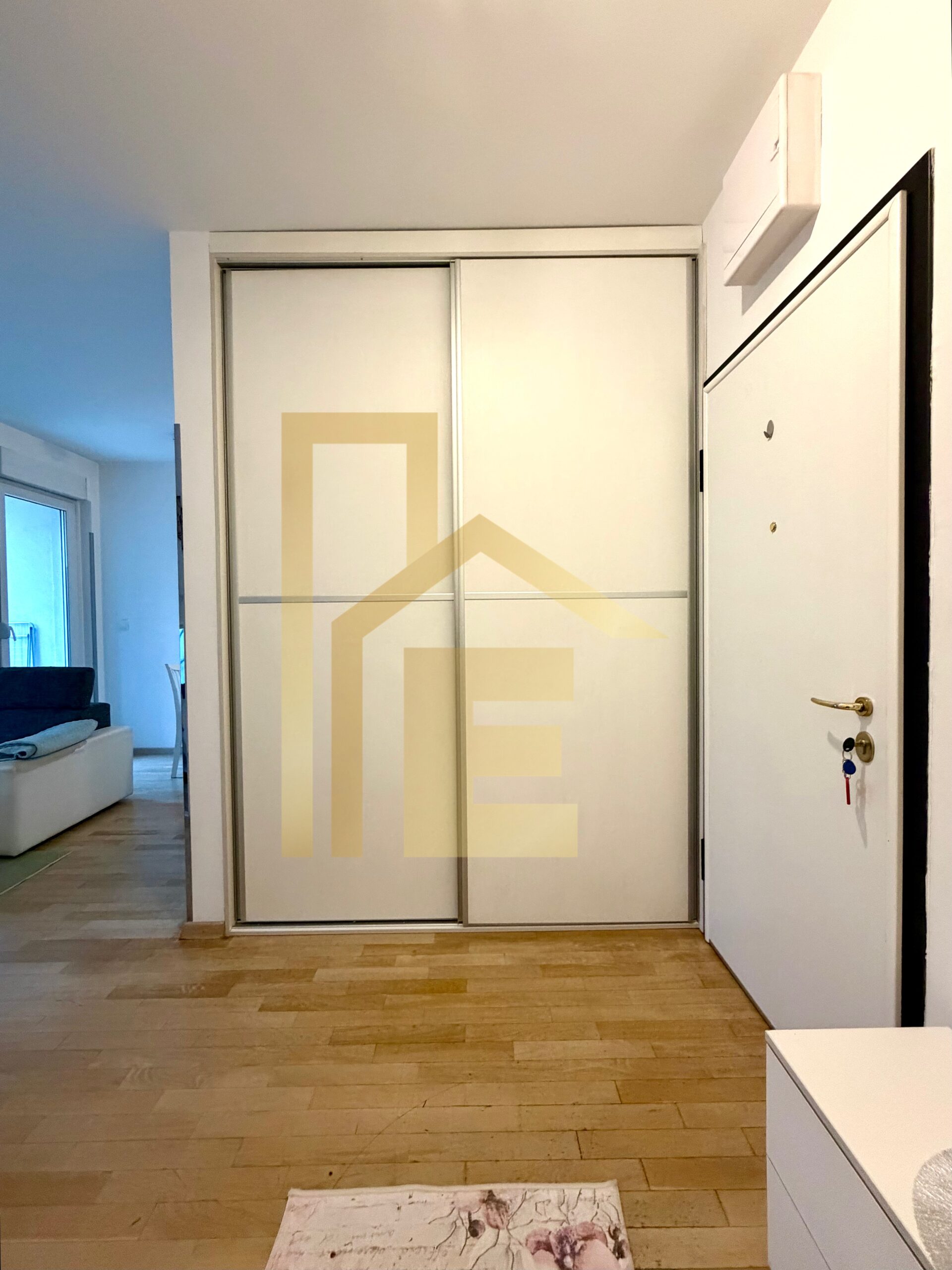 Na prodaju namješten dvosoban stan u srcu grada slika 15