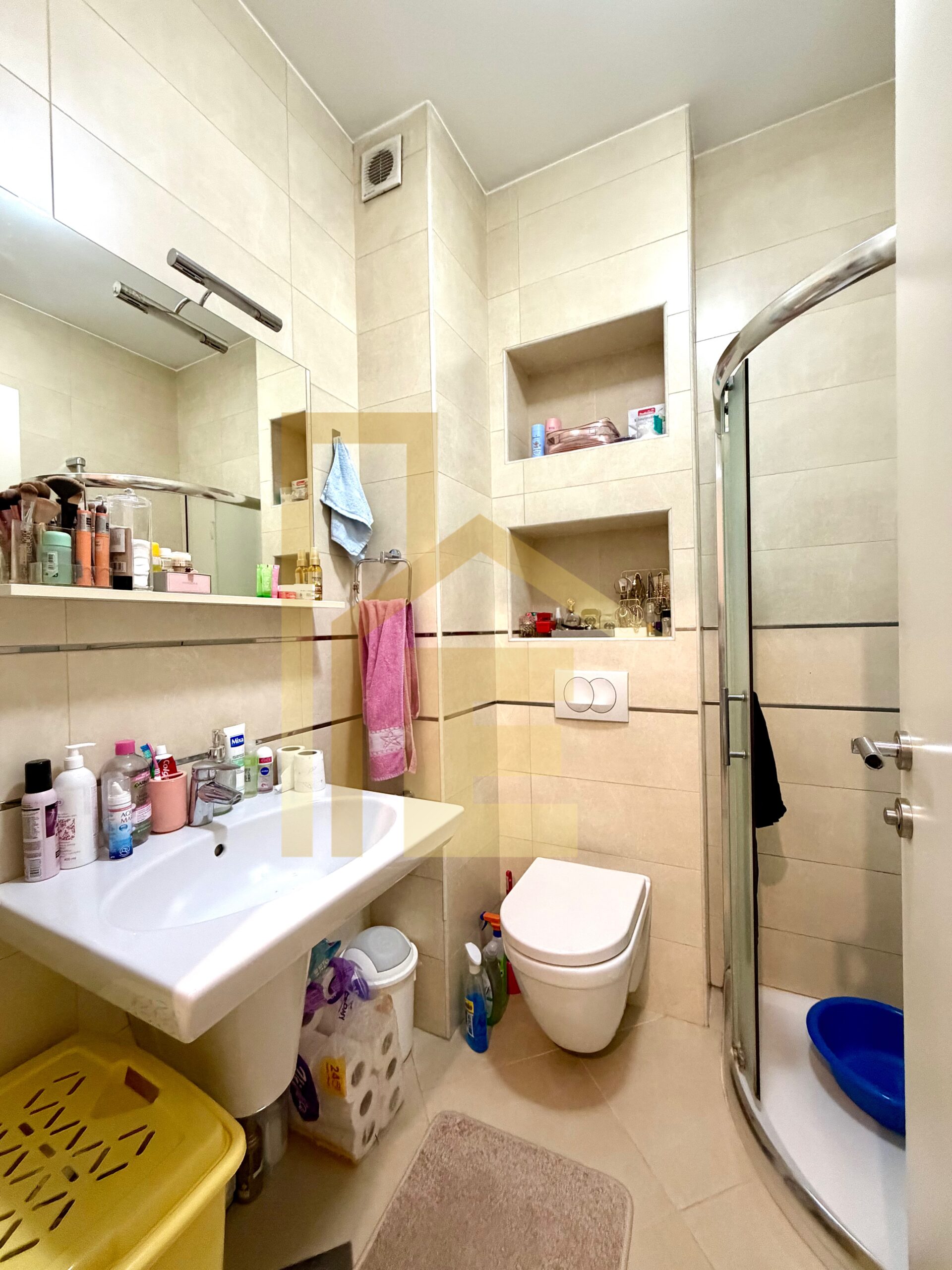 Na prodaju namješten dvosoban stan u srcu grada slika 19