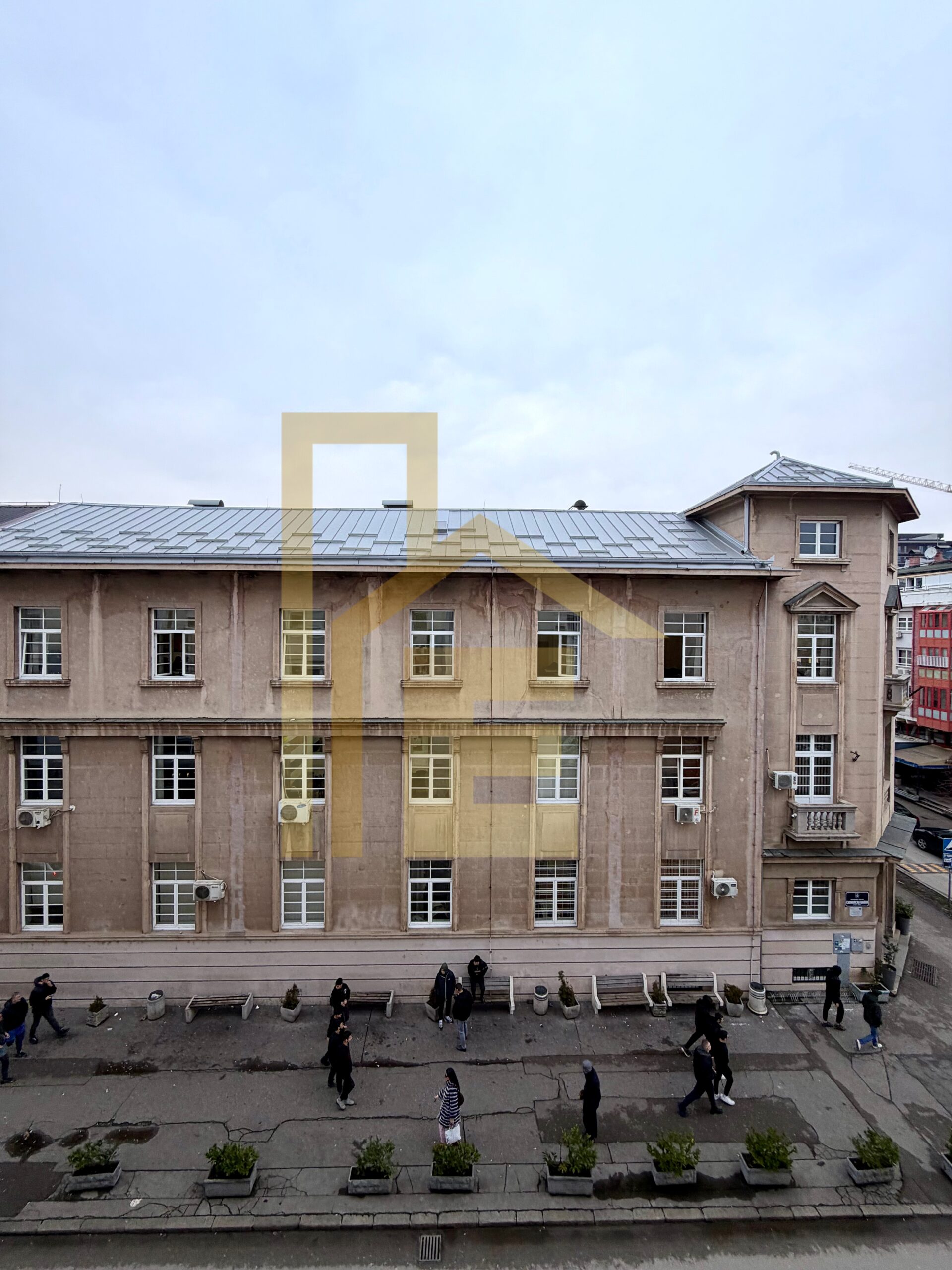 Na prodaju namješten dvosoban stan u srcu grada slika 21