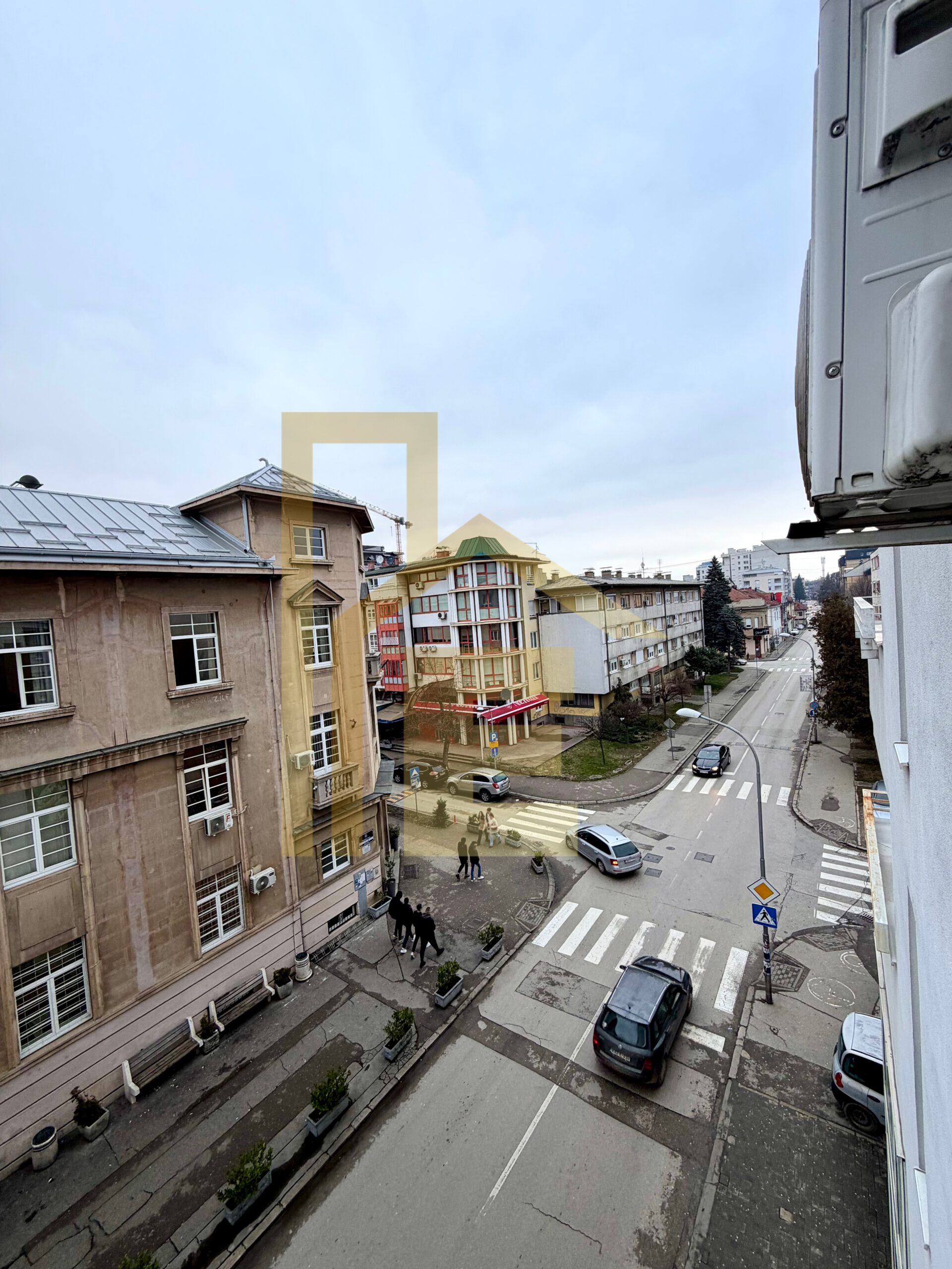 Na prodaju namješten dvosoban stan u srcu grada slika 20