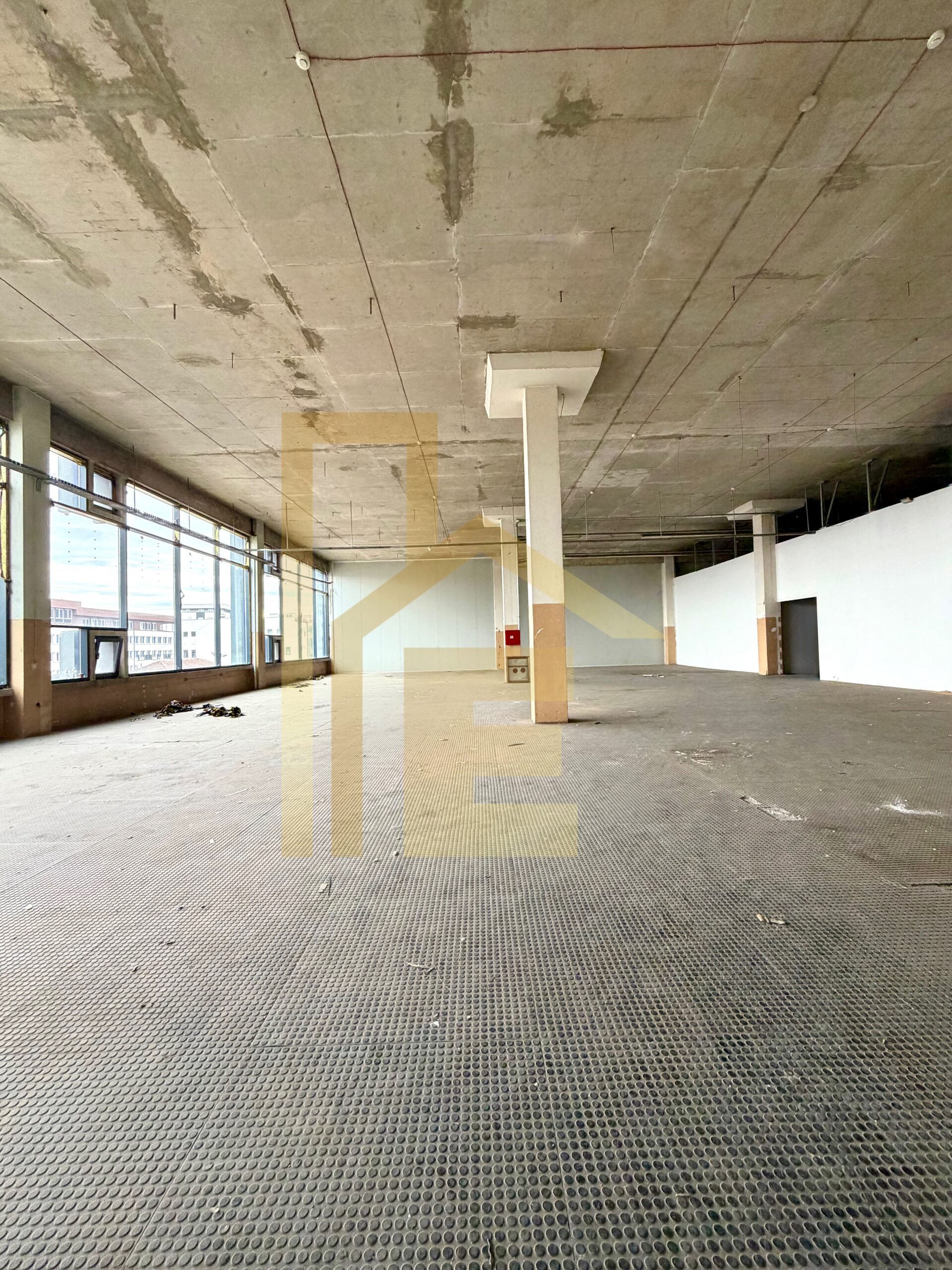 Iznajmljujemo skladišni prostor u Centru grada slika 4