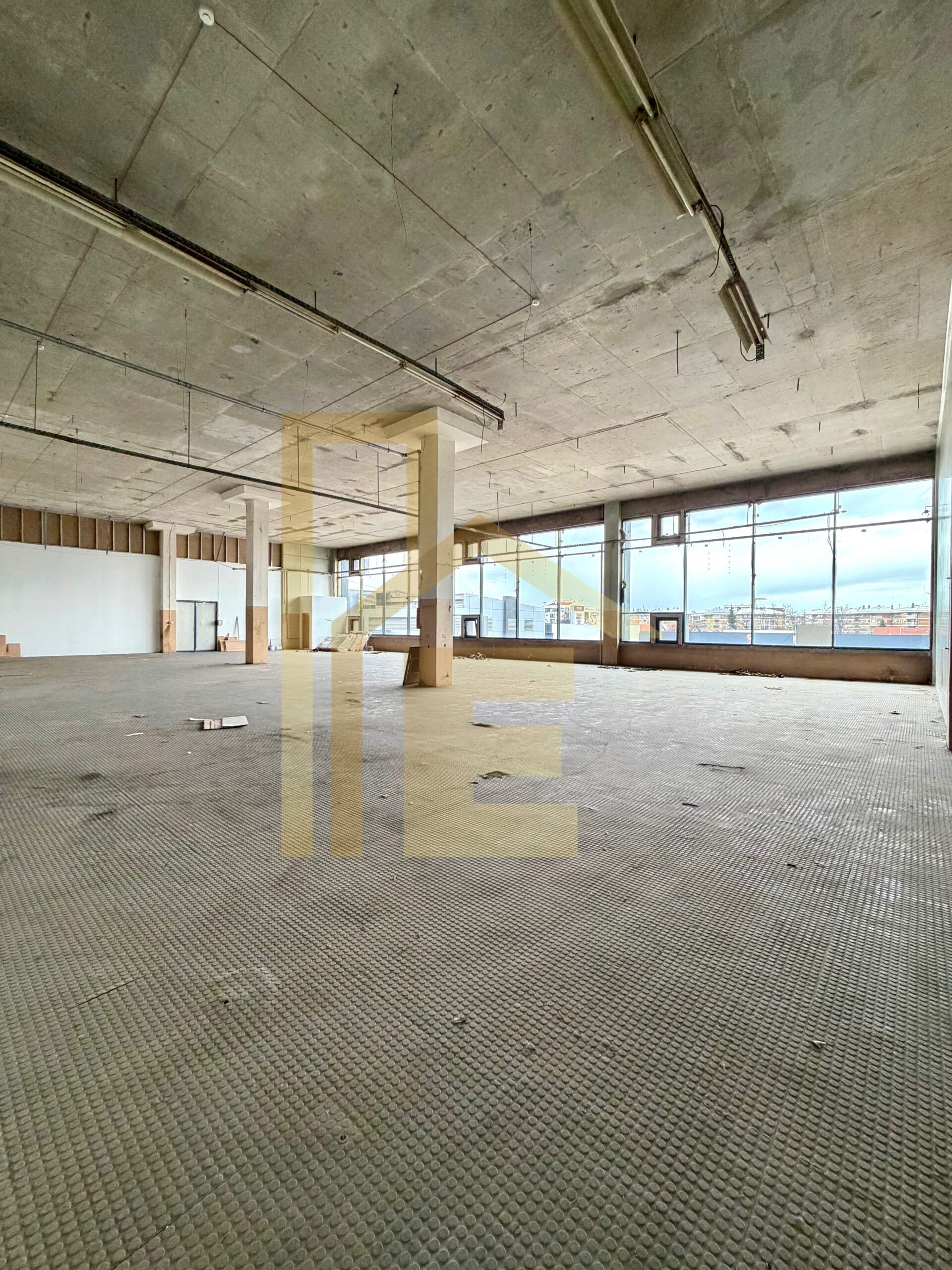 Iznajmljujemo skladišni prostor u Centru grada slika 7