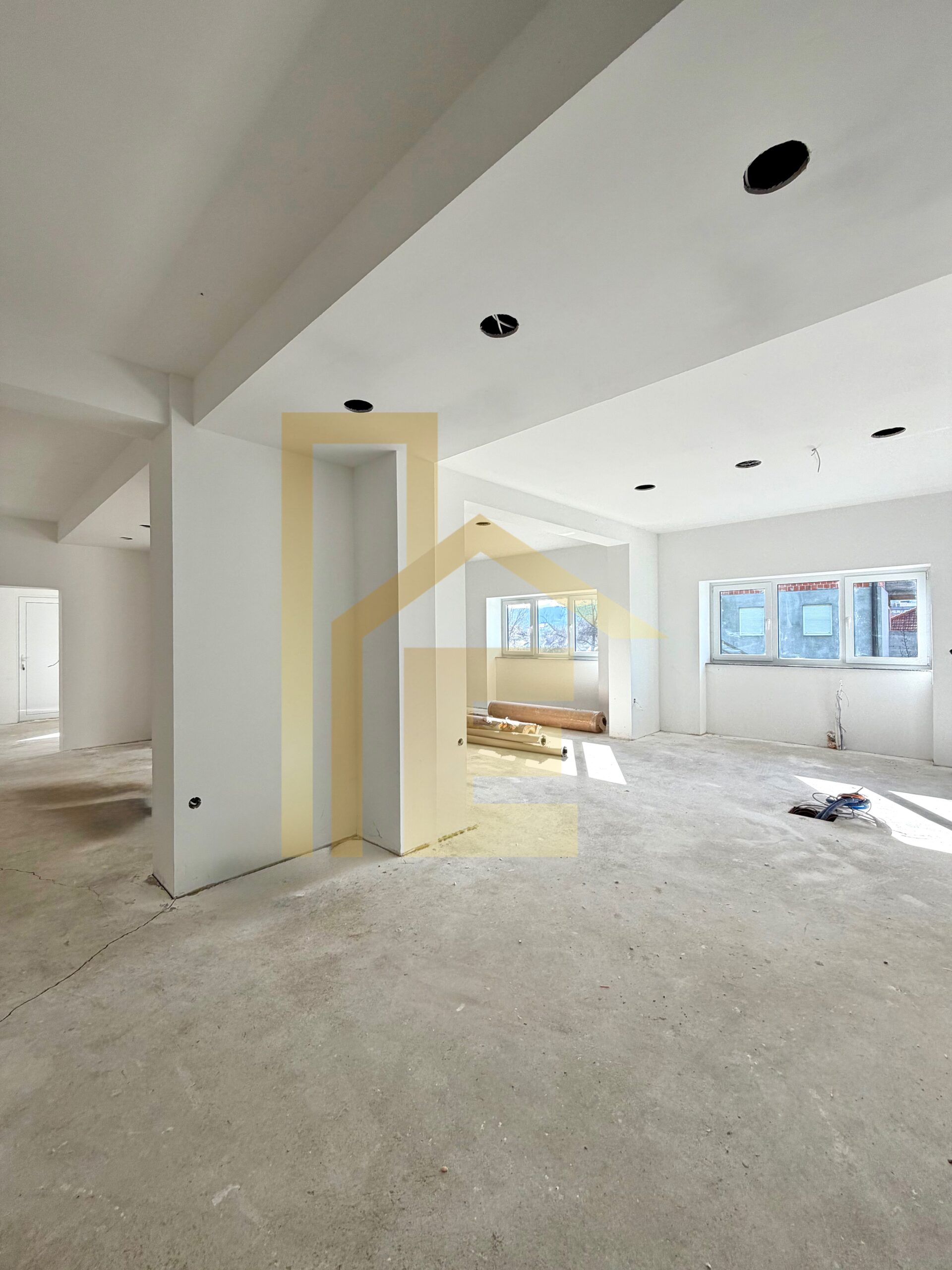 Iznajmljujemo NOV poslovni objekat, naselje Petrićevac slika 7