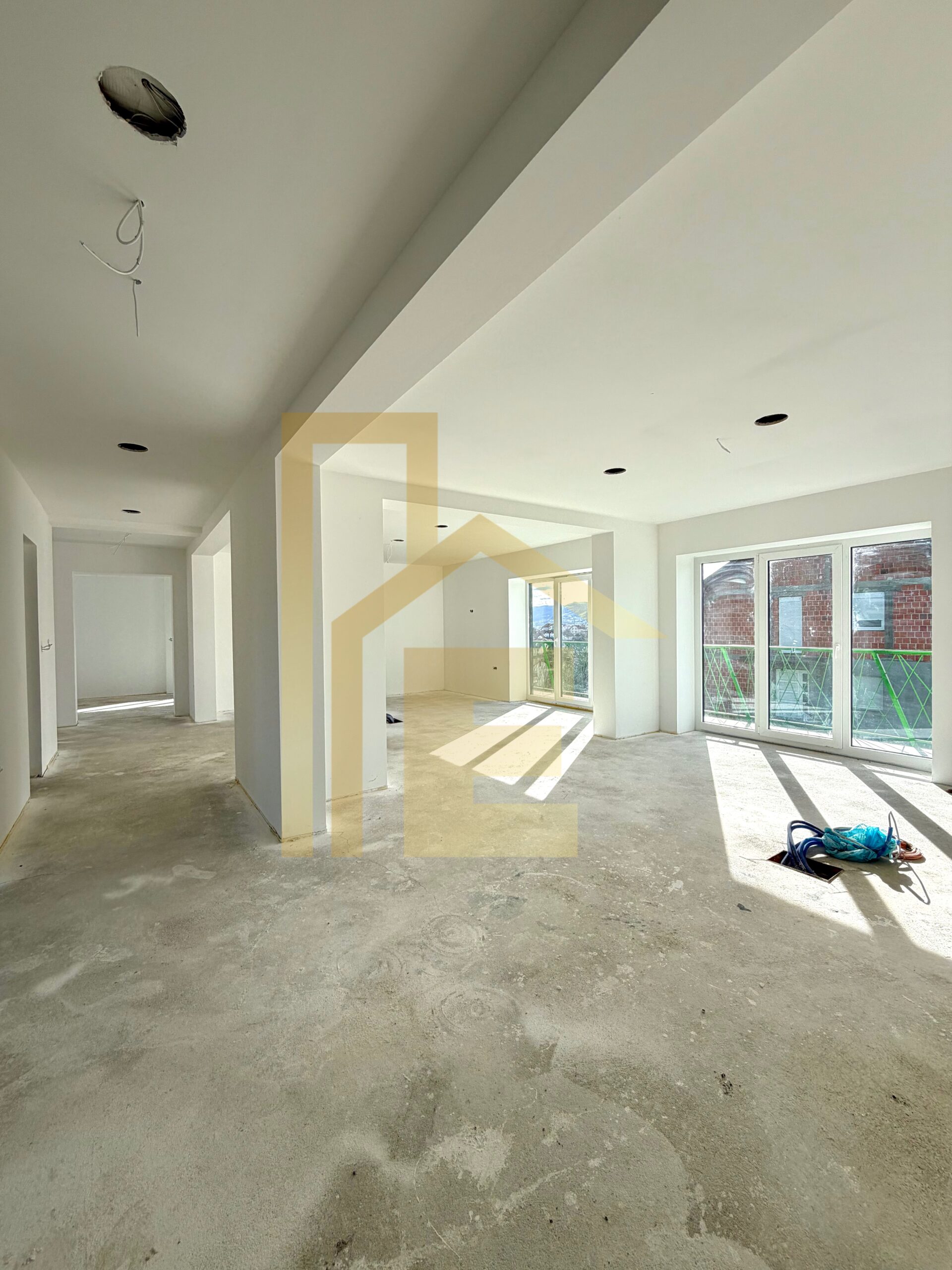 Iznajmljujemo NOV poslovni objekat, naselje Petrićevac slika 13