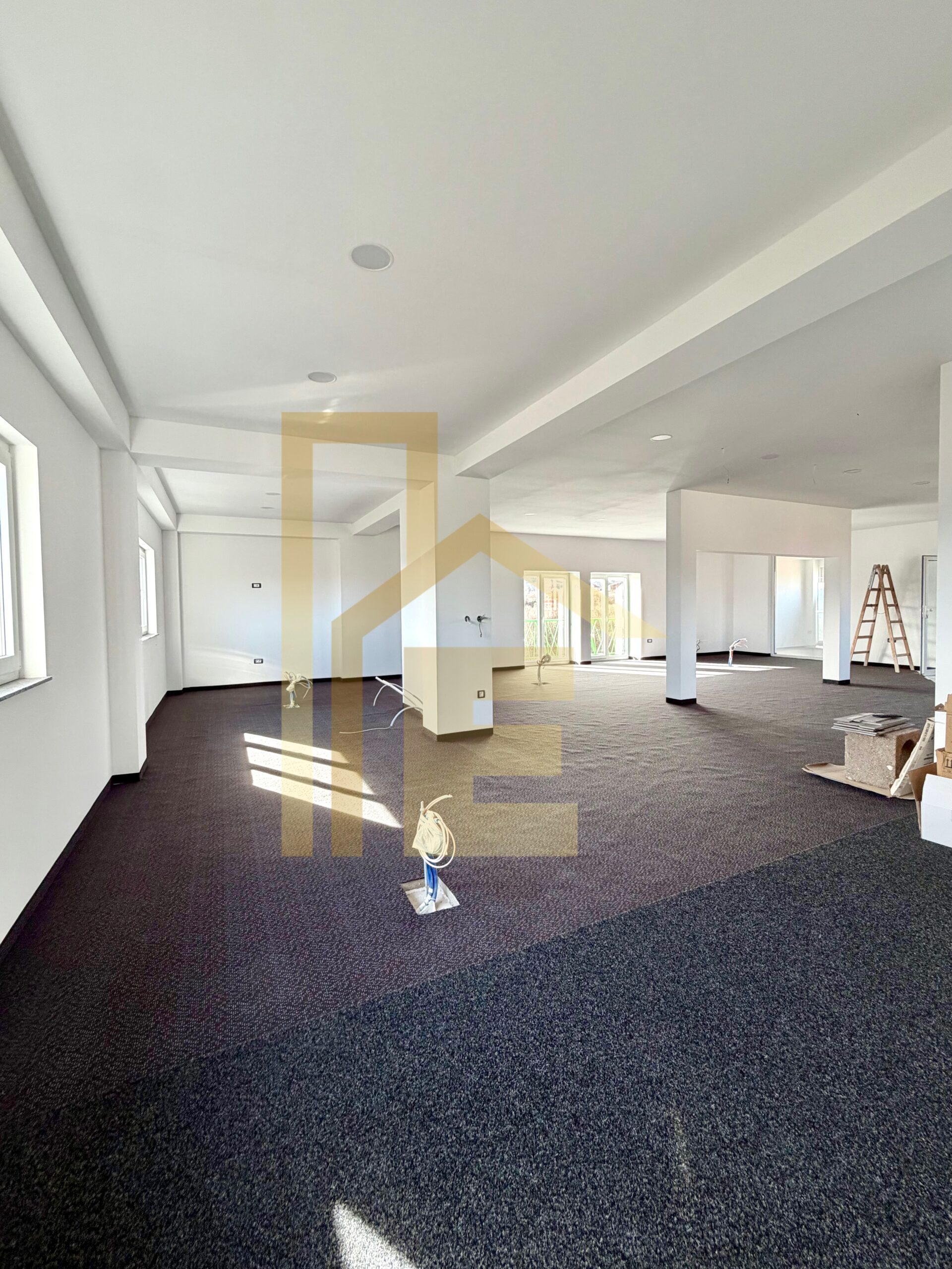 Iznajmljujemo NOV poslovni objekat, naselje Petrićevac slika 23