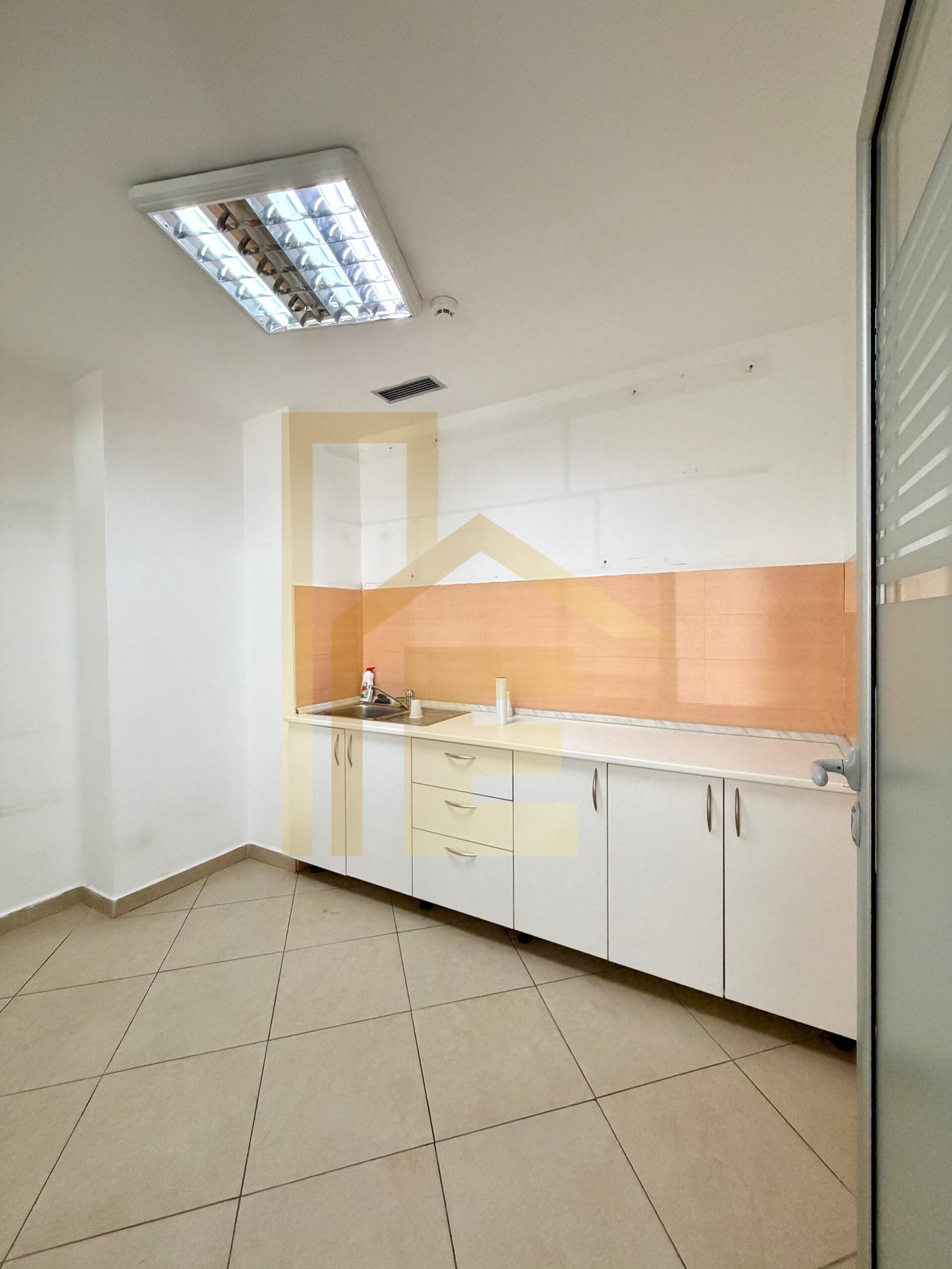 Iznajmljujemo poslovni prostor, naselje Nova Varoš slika 24