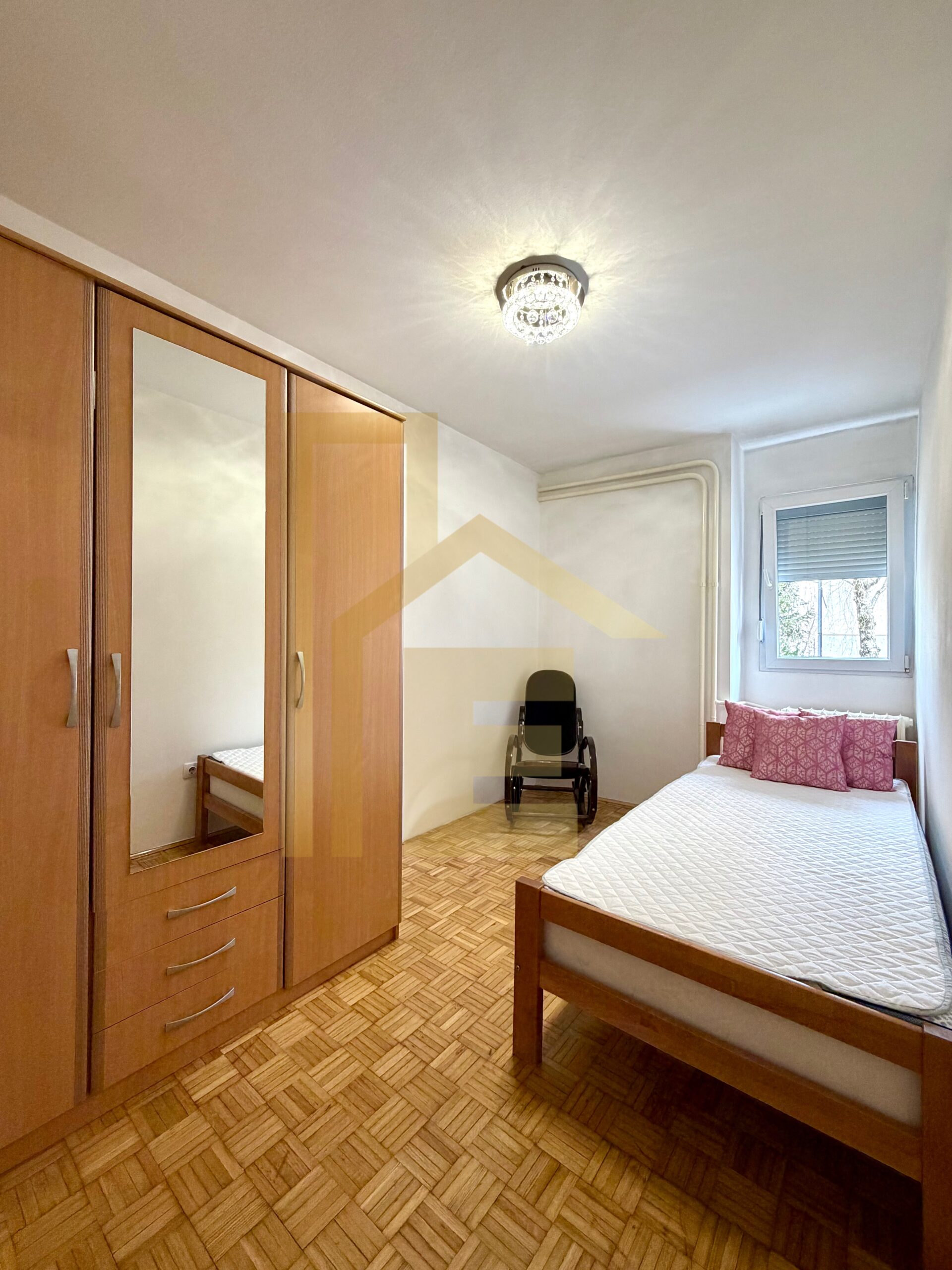 Iznajmljujemo trosoban stan, naselje Obilićevo slika 17