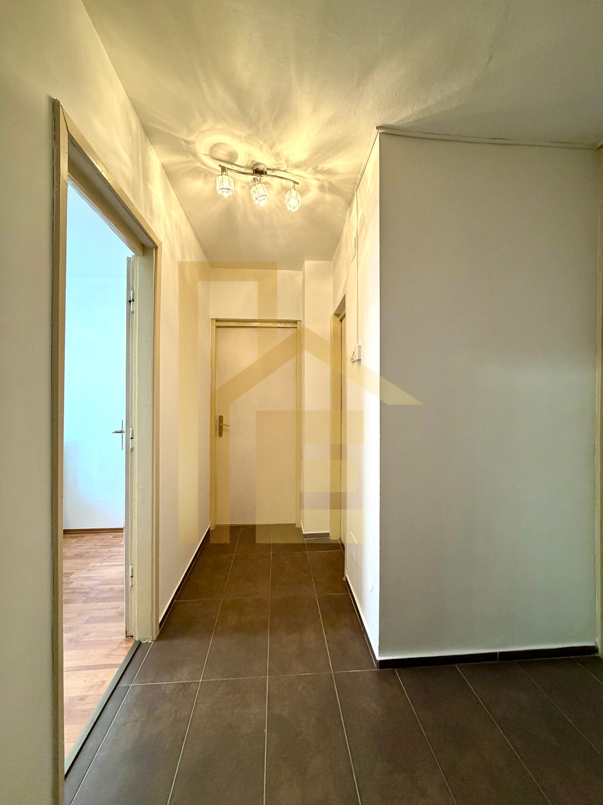 Iznajmljujemo trosoban stan, naselje Obilićevo slika 20