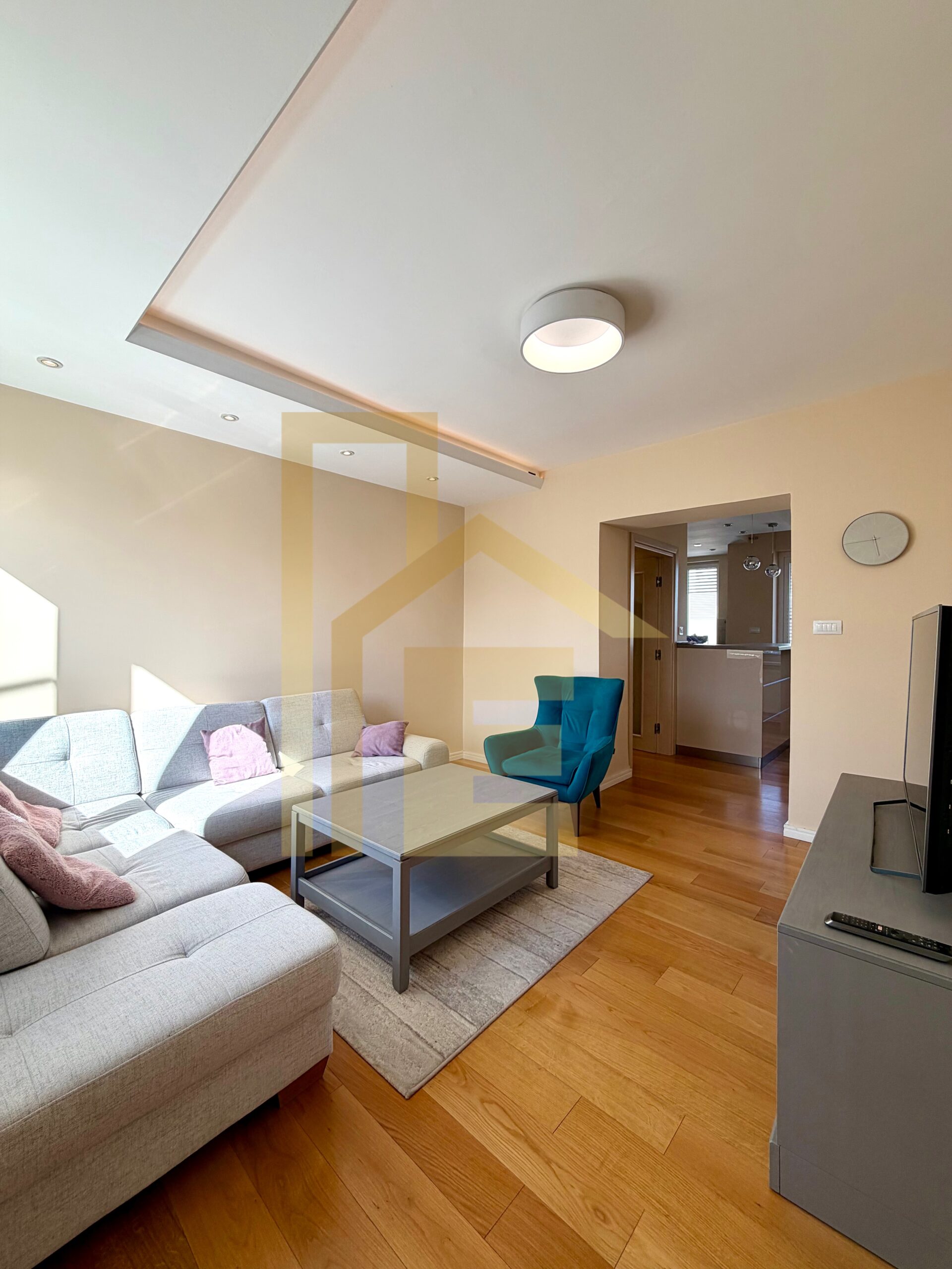 Iznajmljujemo prostran dvosoban stan u Centru grada slika 3