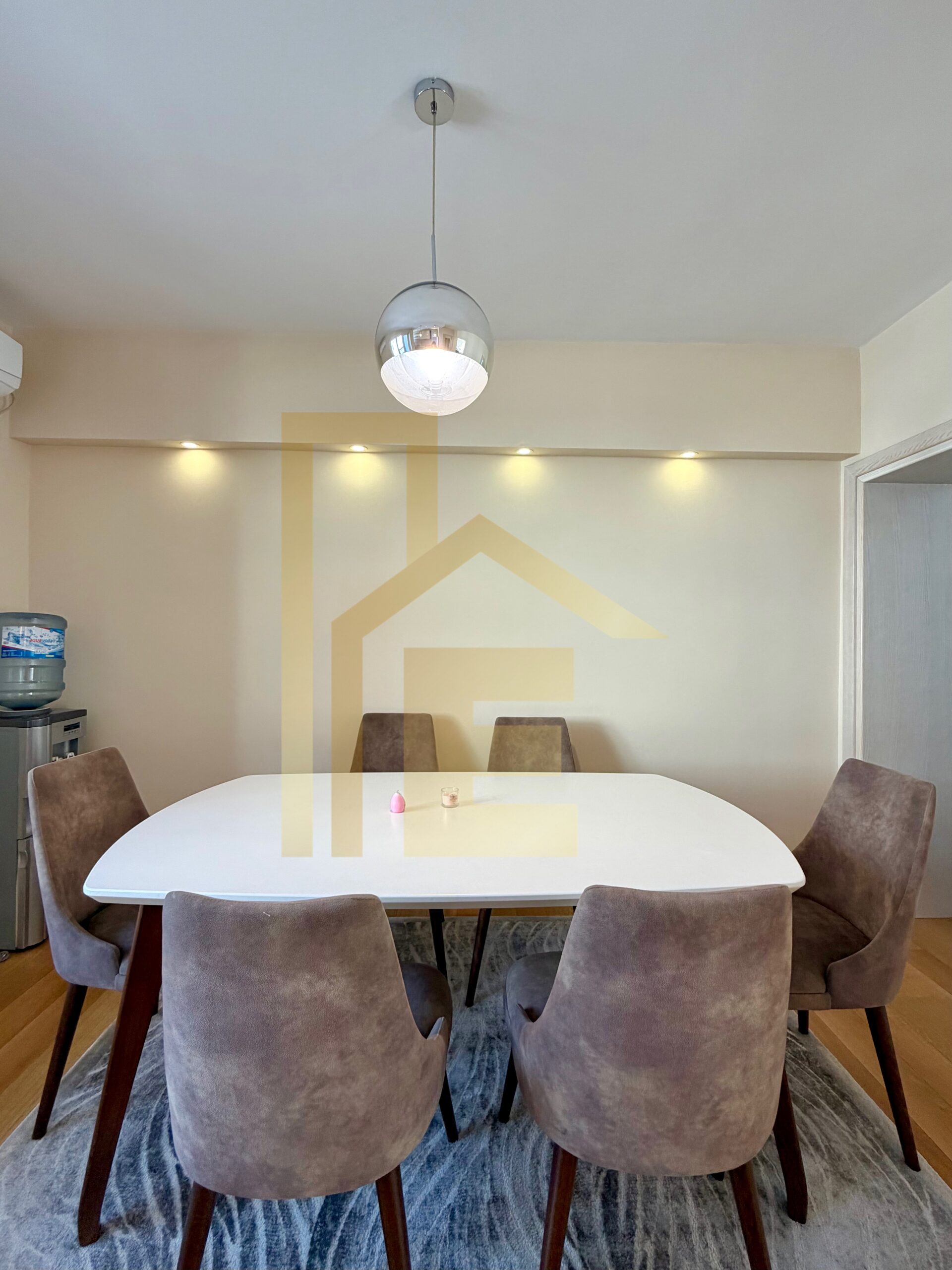 Iznajmljujemo prostran dvosoban stan u Centru grada slika 7