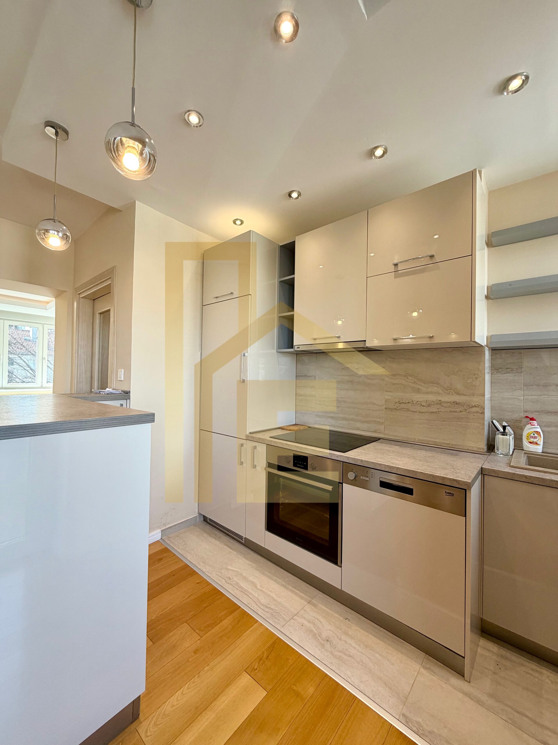 Iznajmljujemo prostran dvosoban stan u Centru grada slika 8