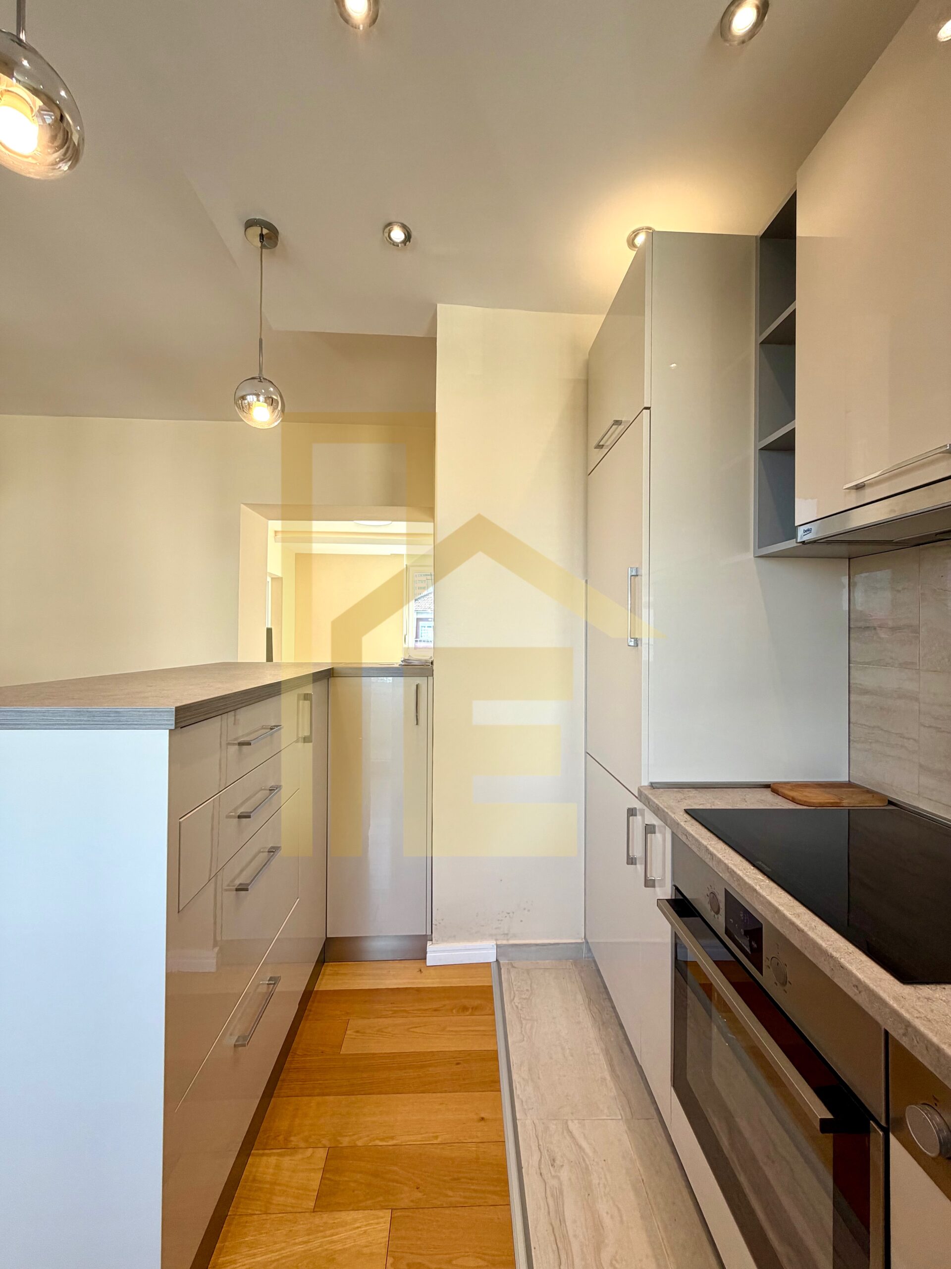 Iznajmljujemo prostran dvosoban stan u Centru grada slika 13