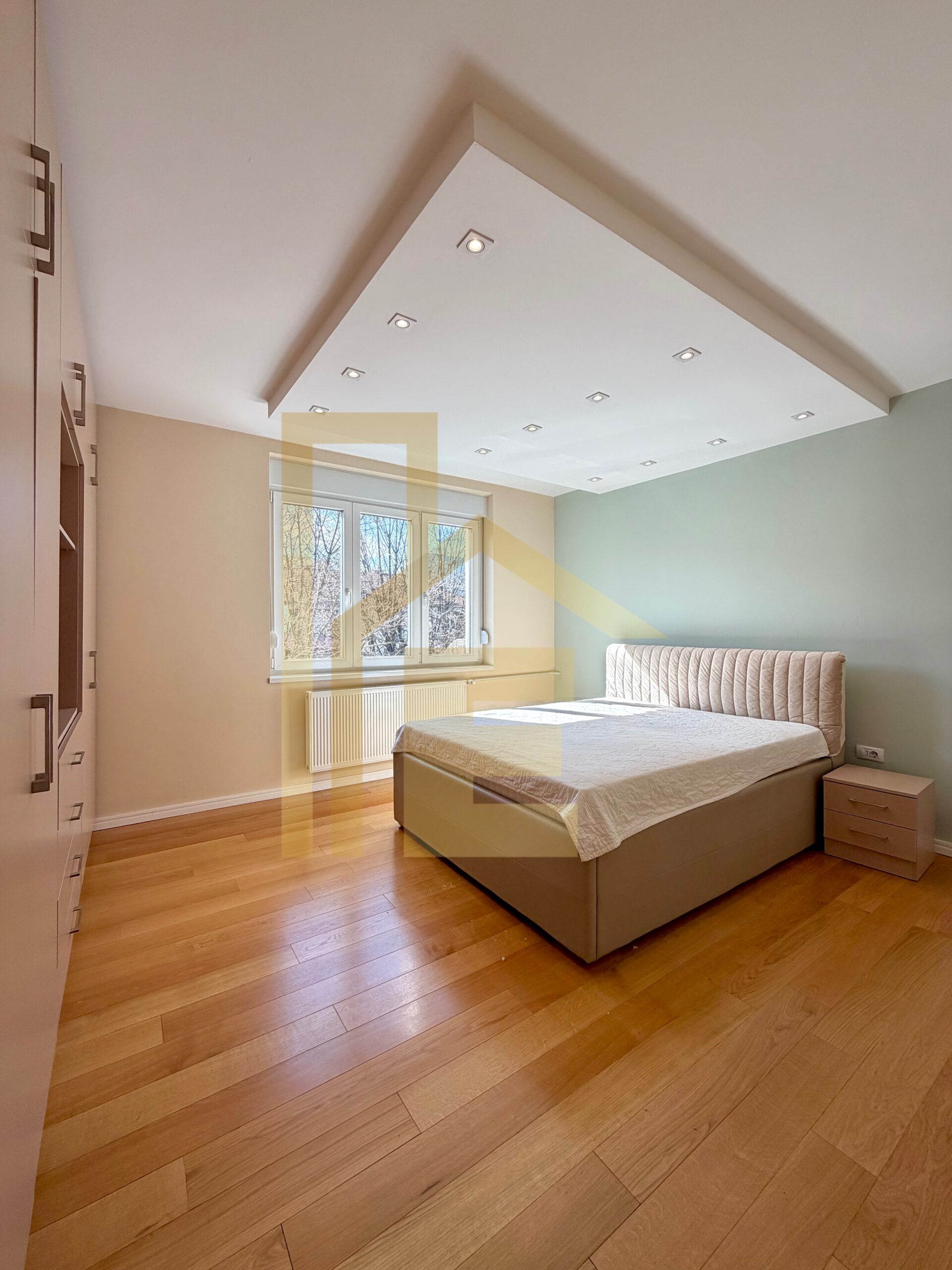 Iznajmljujemo prostran dvosoban stan u Centru grada slika 17