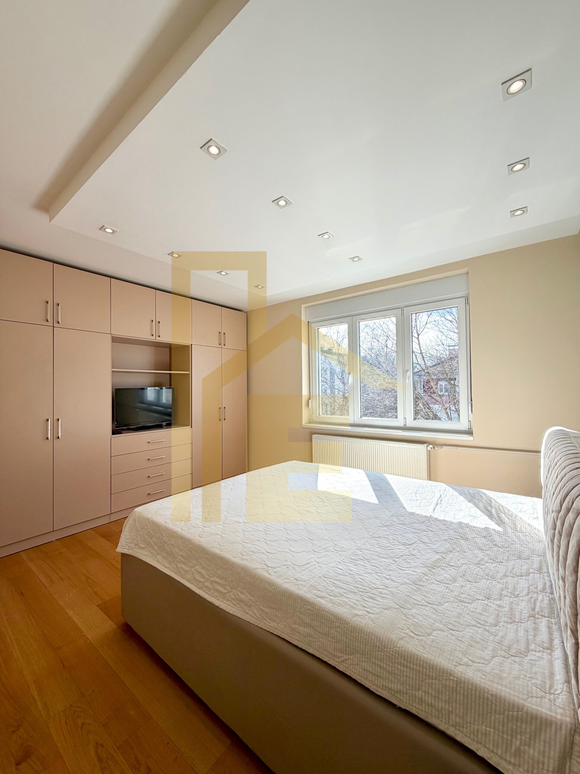 Iznajmljujemo prostran dvosoban stan u Centru grada slika 21