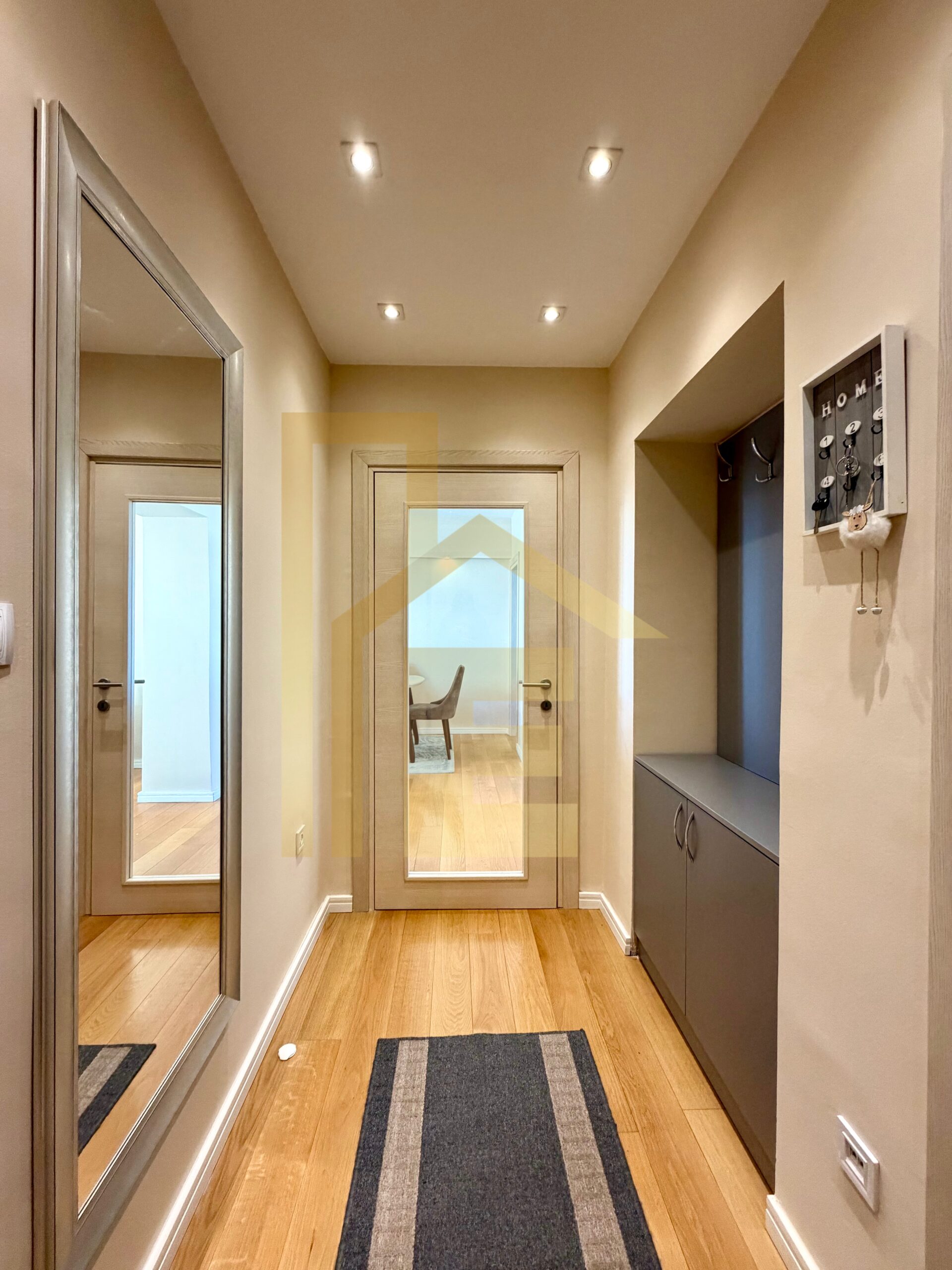 Iznajmljujemo prostran dvosoban stan u Centru grada slika 20