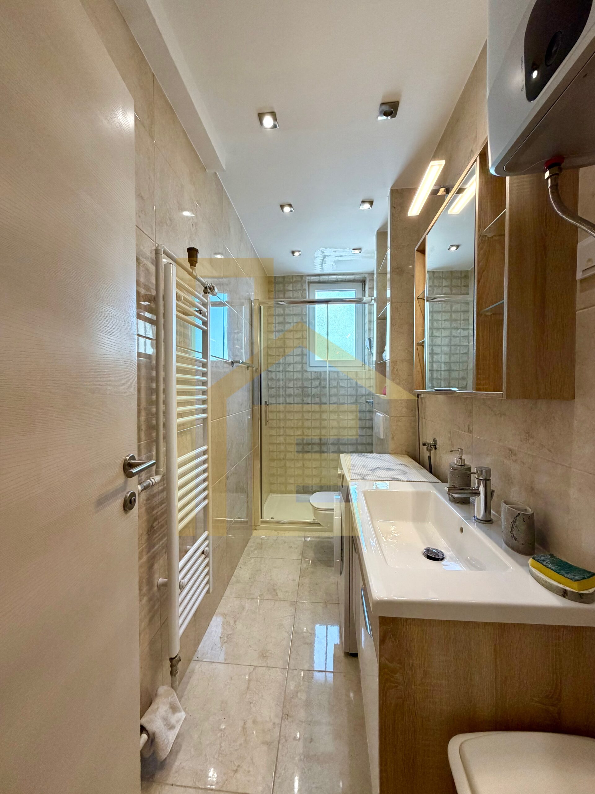 Iznajmljujemo prostran dvosoban stan u Centru grada slika 25