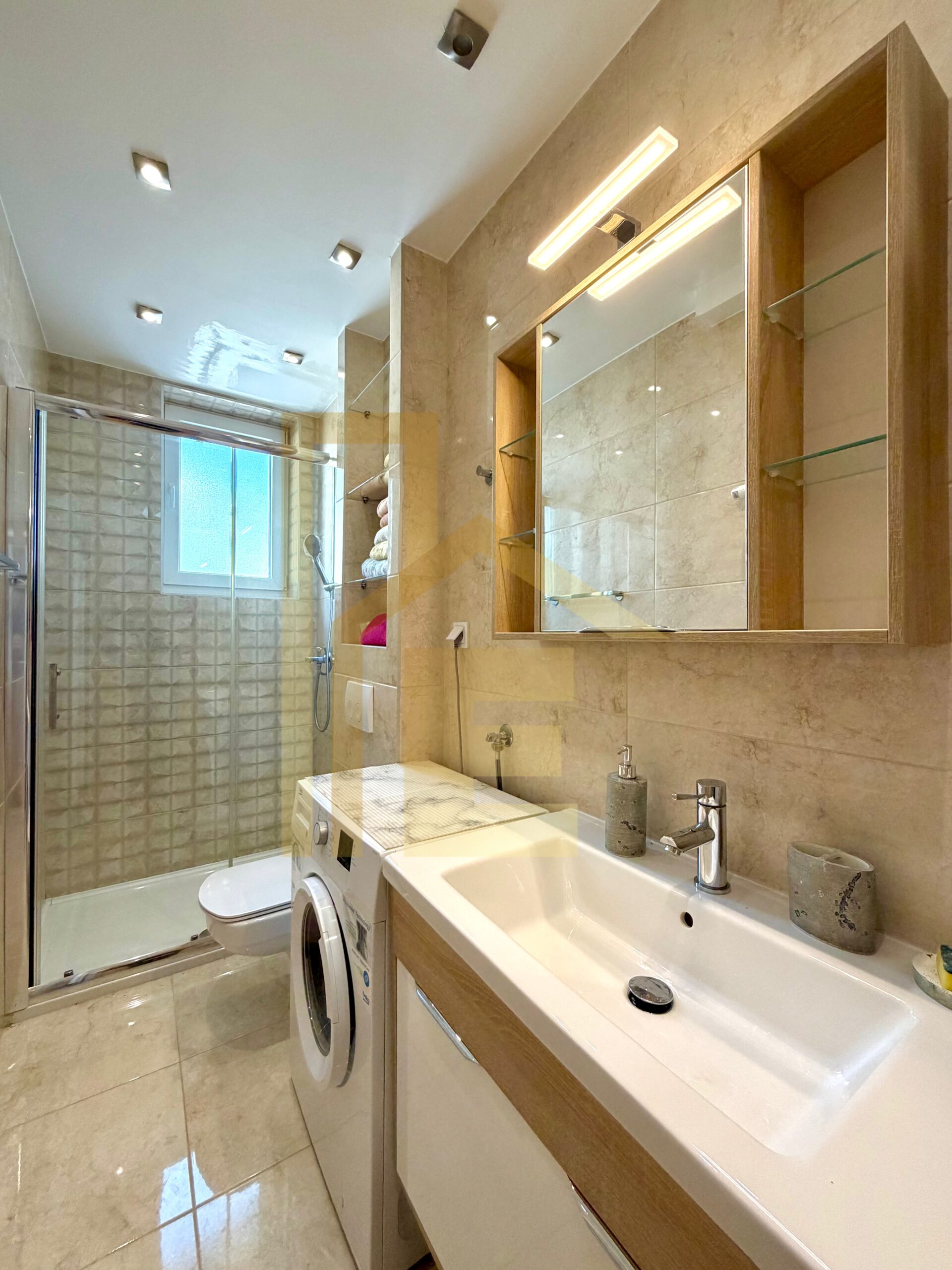 Iznajmljujemo prostran dvosoban stan u Centru grada slika 24