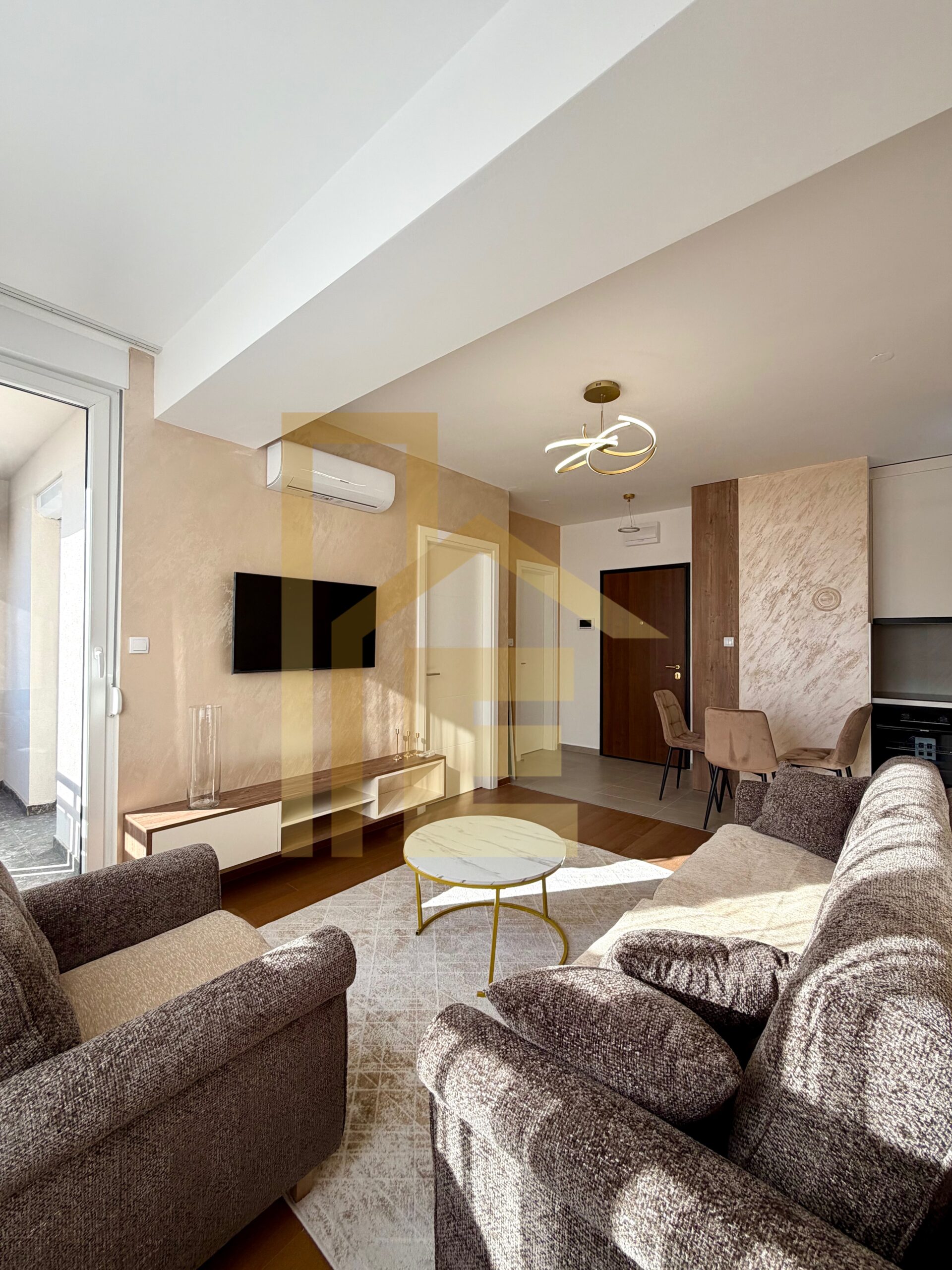 Iznajmljujemo NOV dvosoban stan u Centru grada slika 4