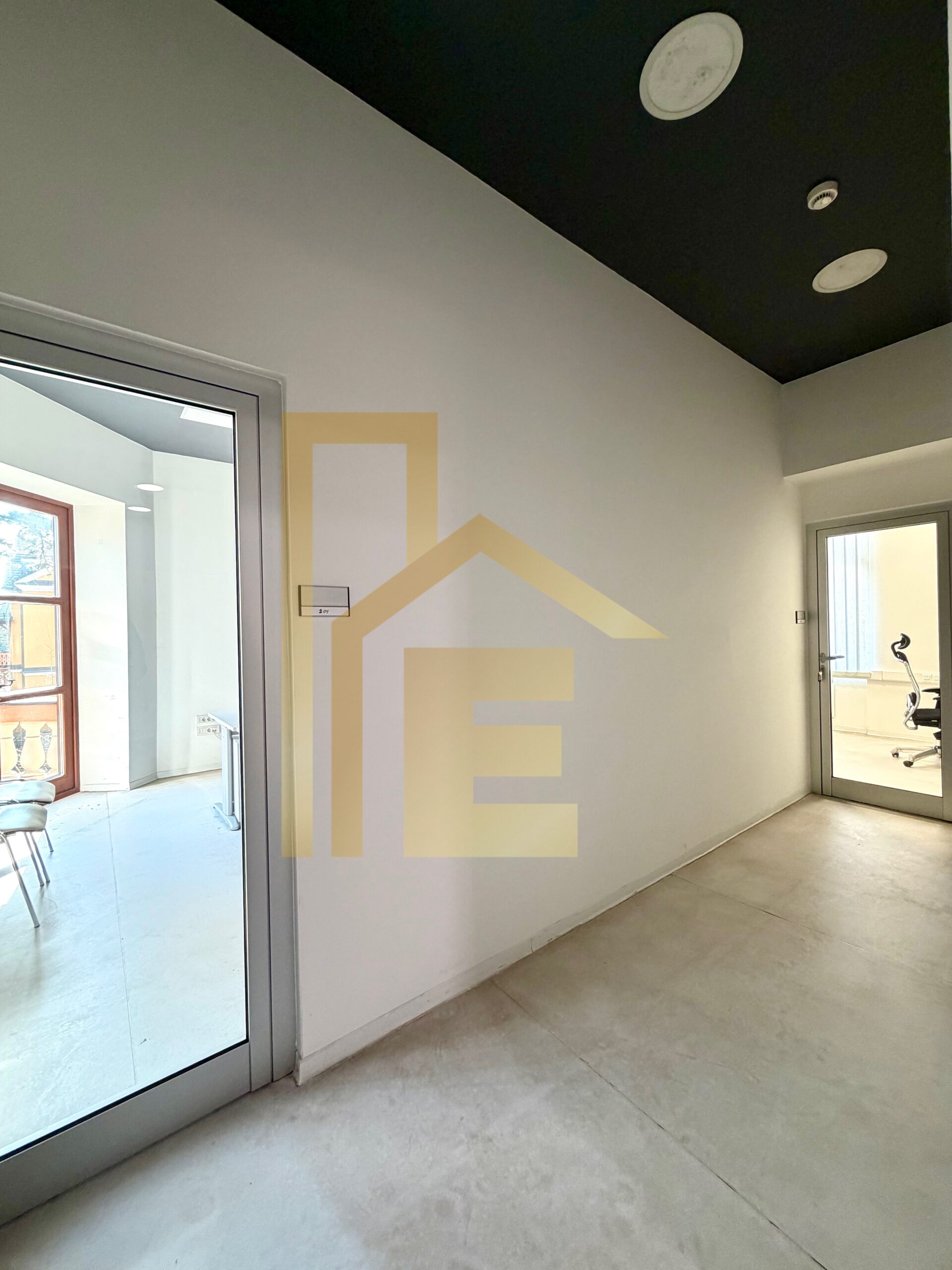 Iznajmljujemo poslovni prostor u reprezentativnom objektu slika 11