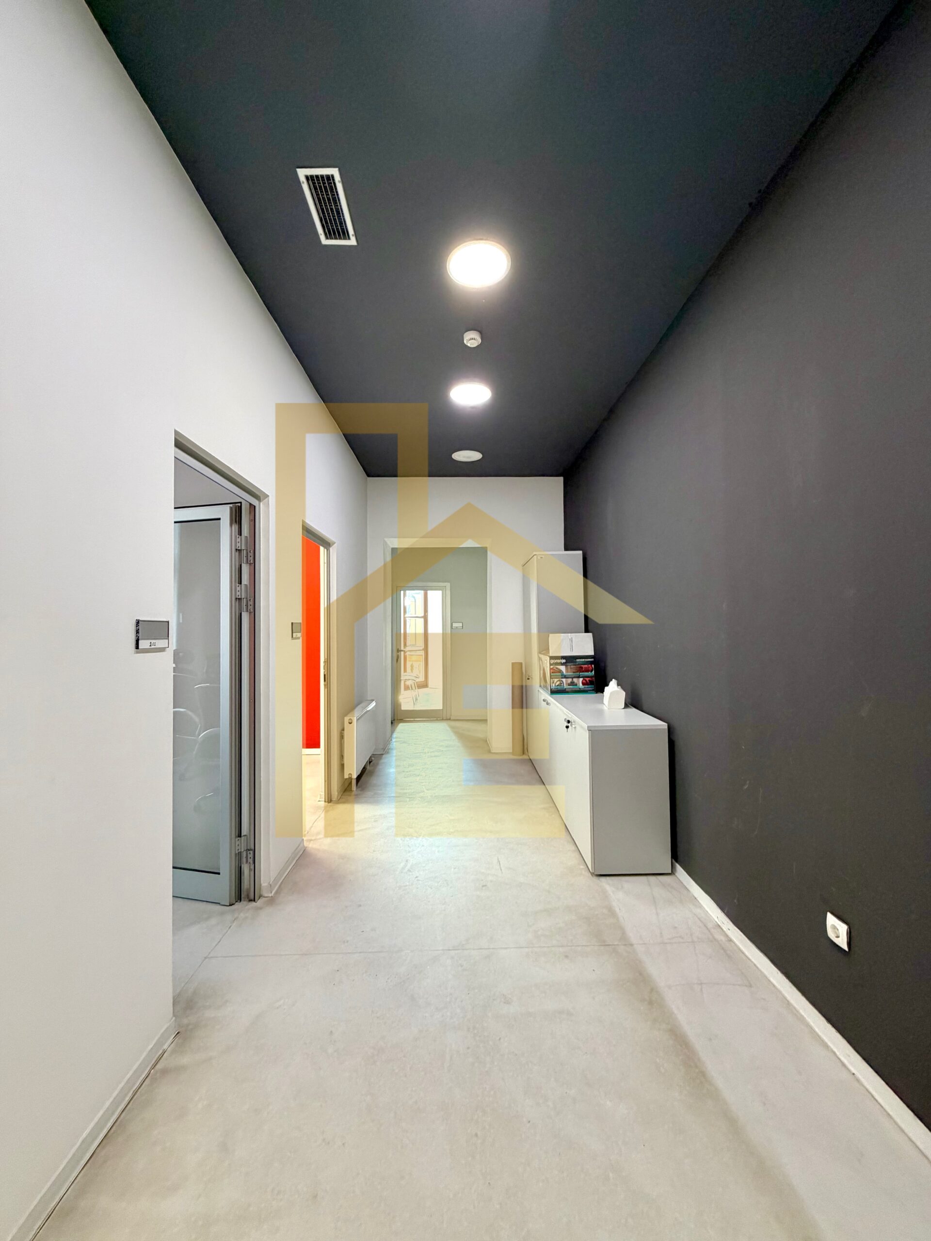 Iznajmljujemo poslovni prostor u reprezentativnom objektu slika 16