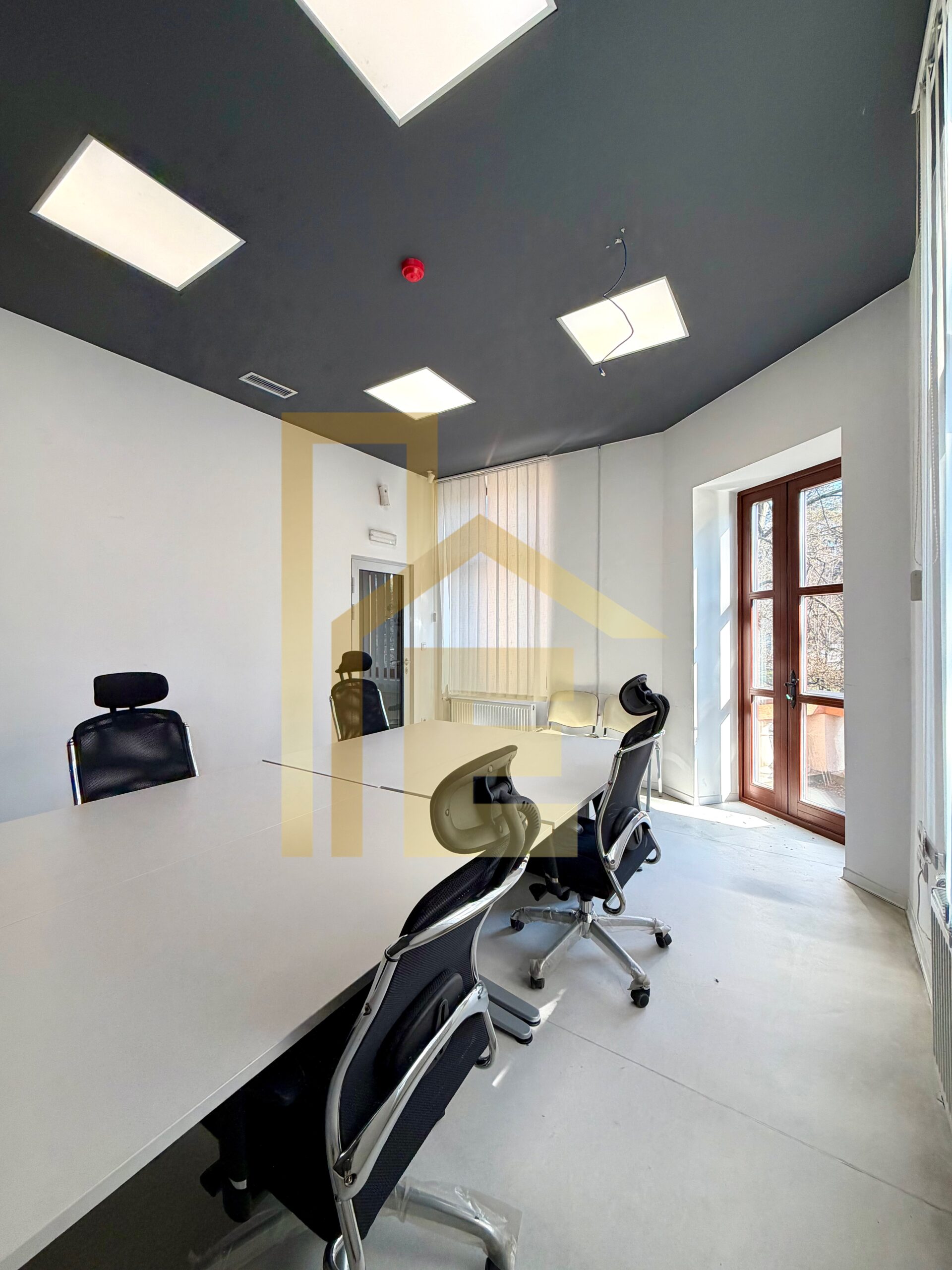 Iznajmljujemo poslovni prostor u reprezentativnom objektu slika 17