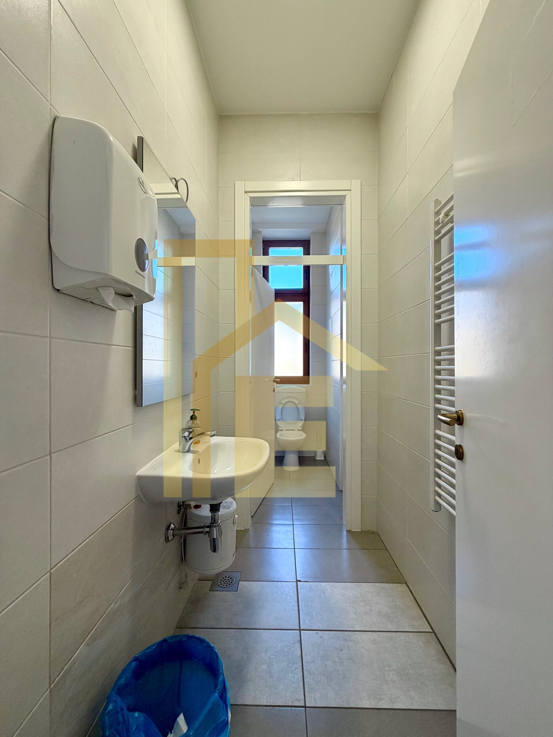 Iznajmljujemo poslovni prostor u reprezentativnom objektu slika 21