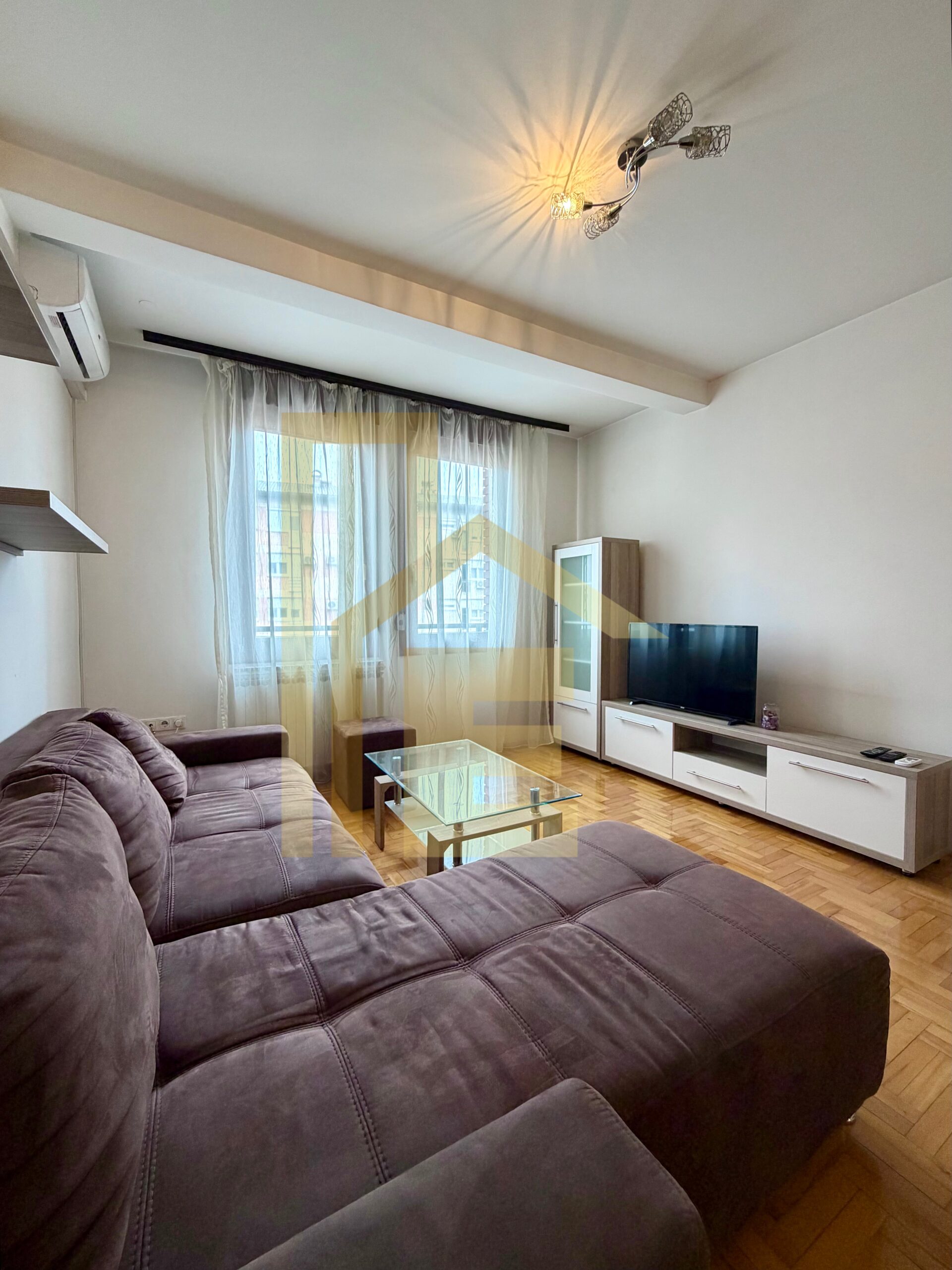 Trosoban stan sa parking mjestom, naselje Centar slika 5