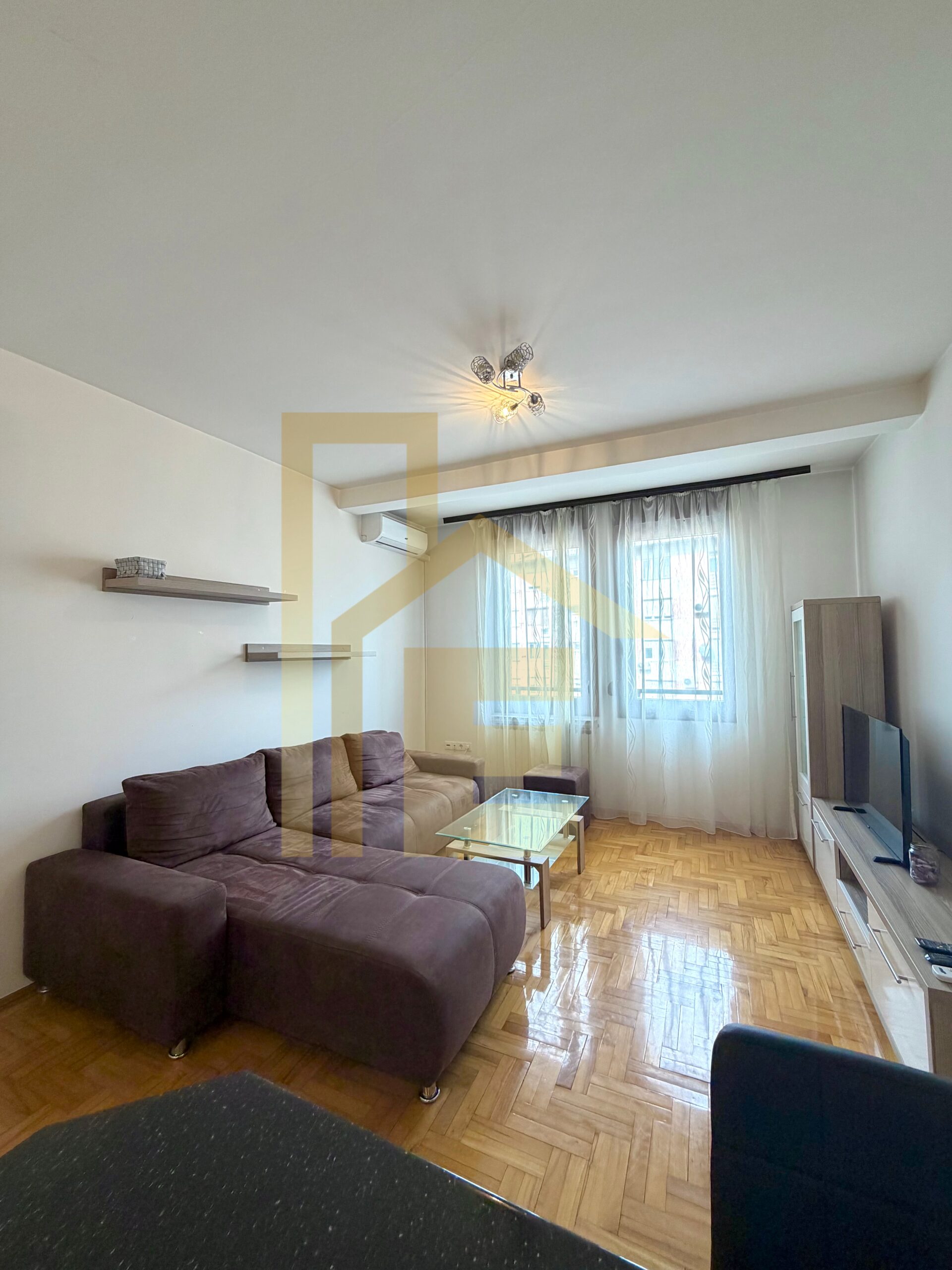 Trosoban stan sa parking mjestom, naselje Centar slika 9