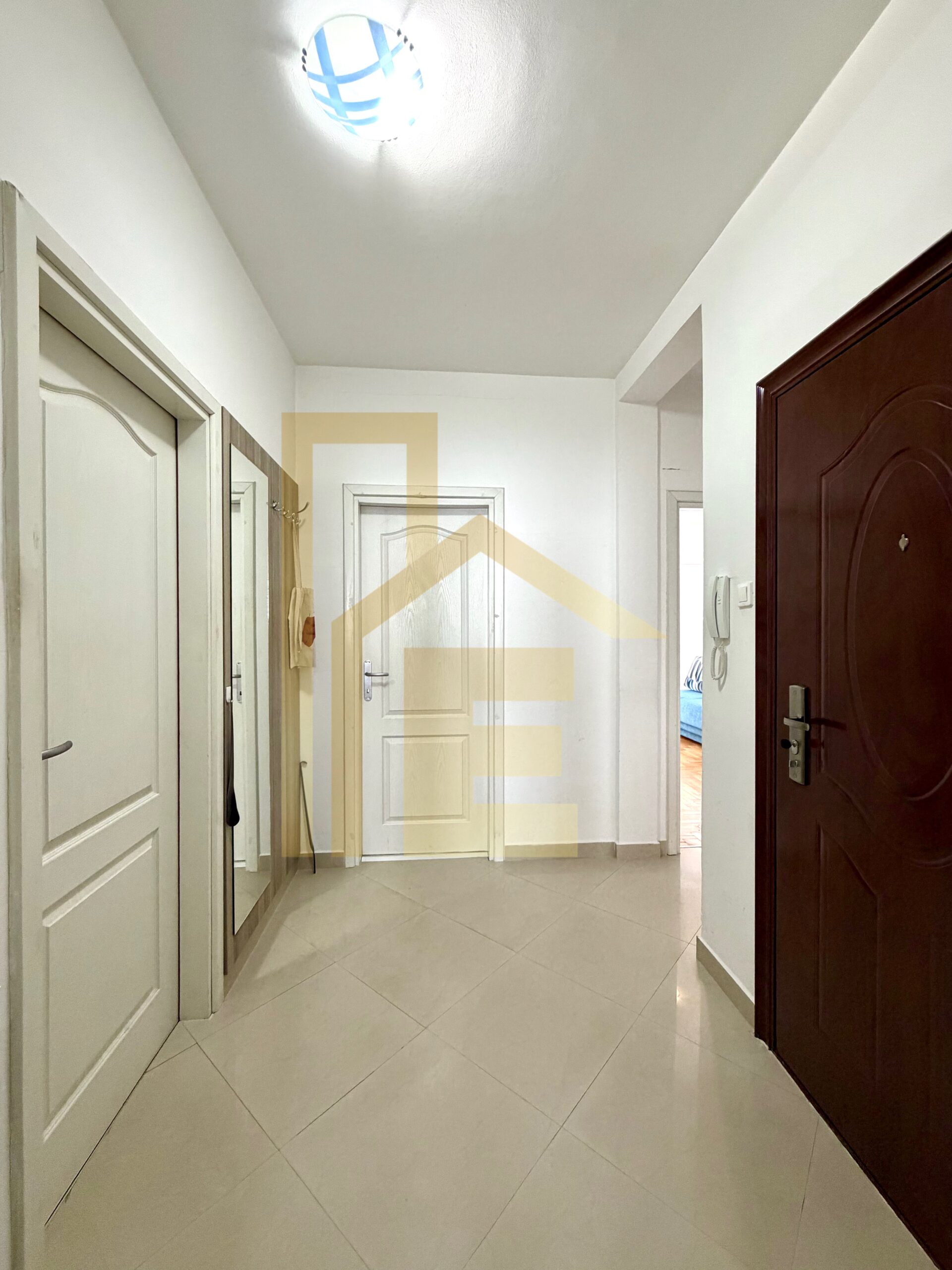 Trosoban stan sa parking mjestom, naselje Centar slika 10