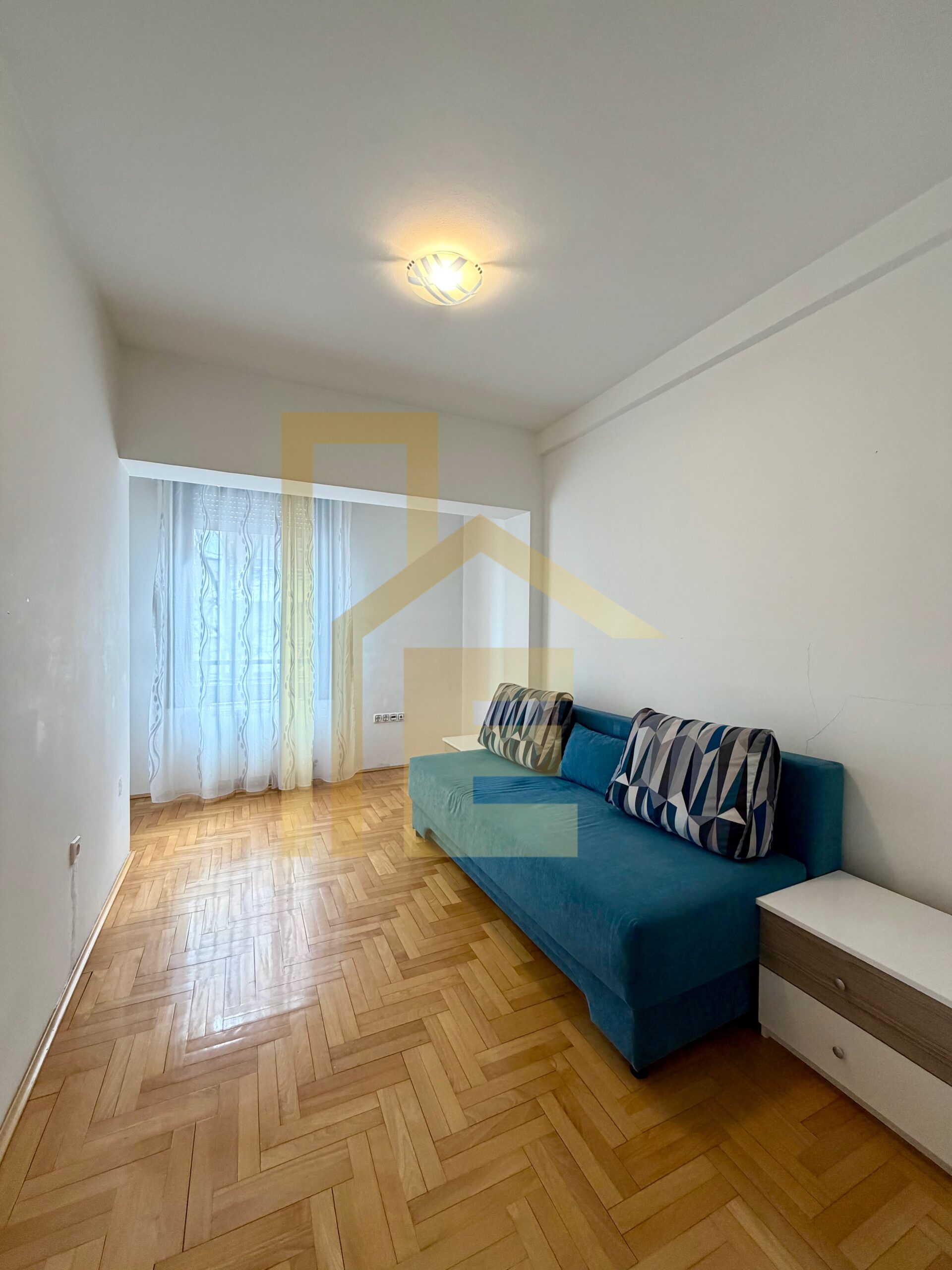 Trosoban stan sa parking mjestom, naselje Centar slika 14