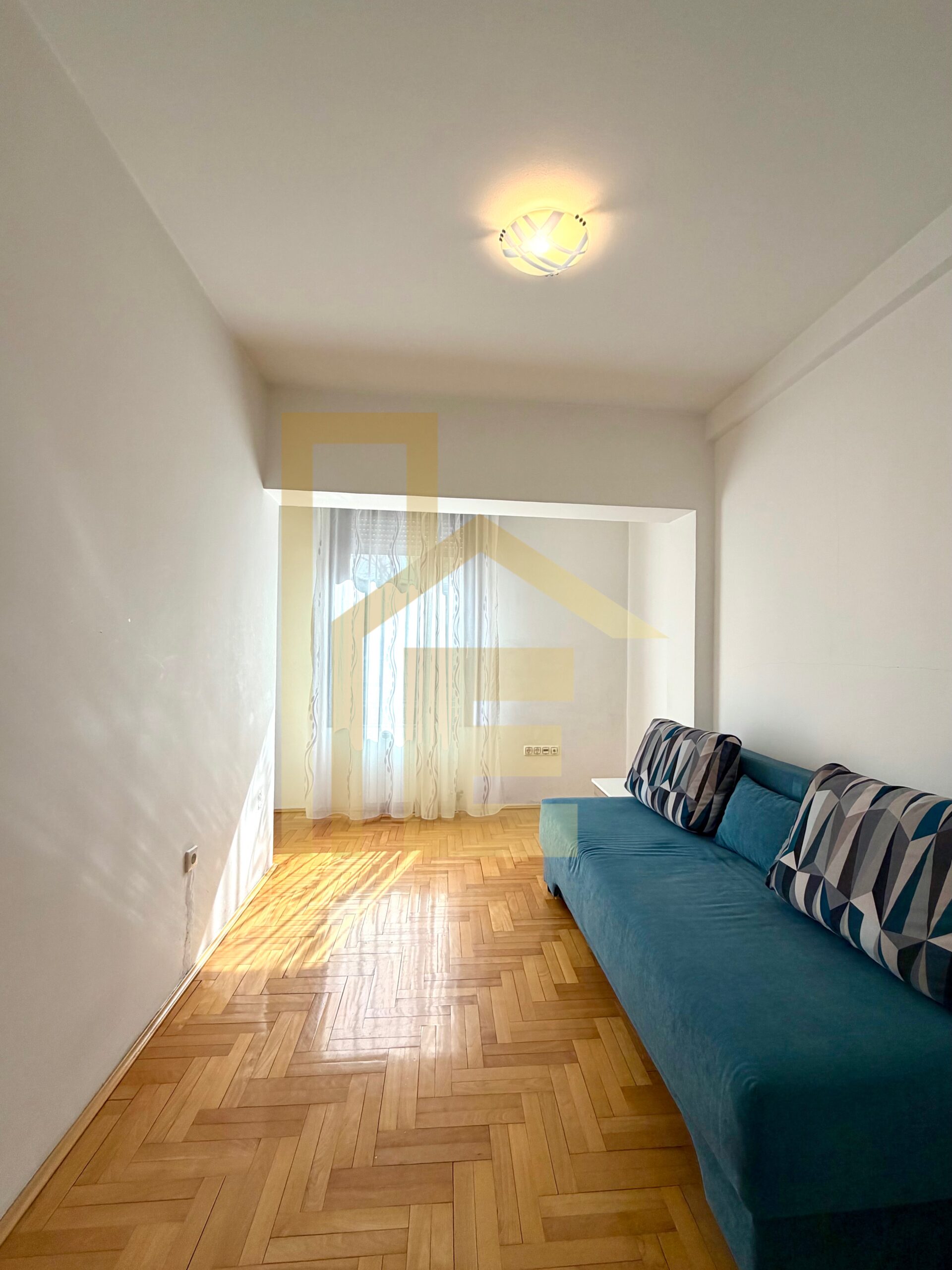 Trosoban stan sa parking mjestom, naselje Centar slika 17