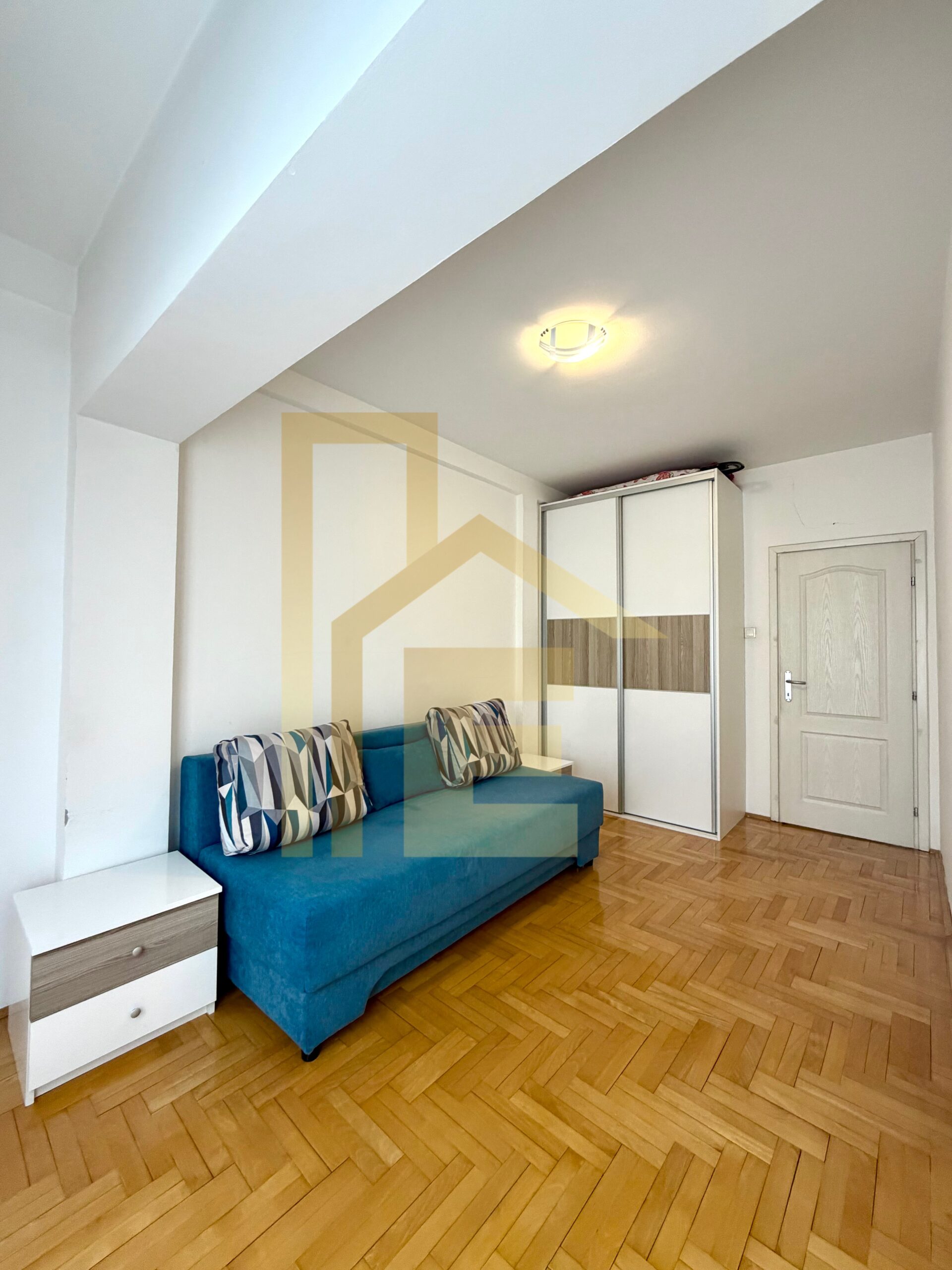 Trosoban stan sa parking mjestom, naselje Centar slika 16