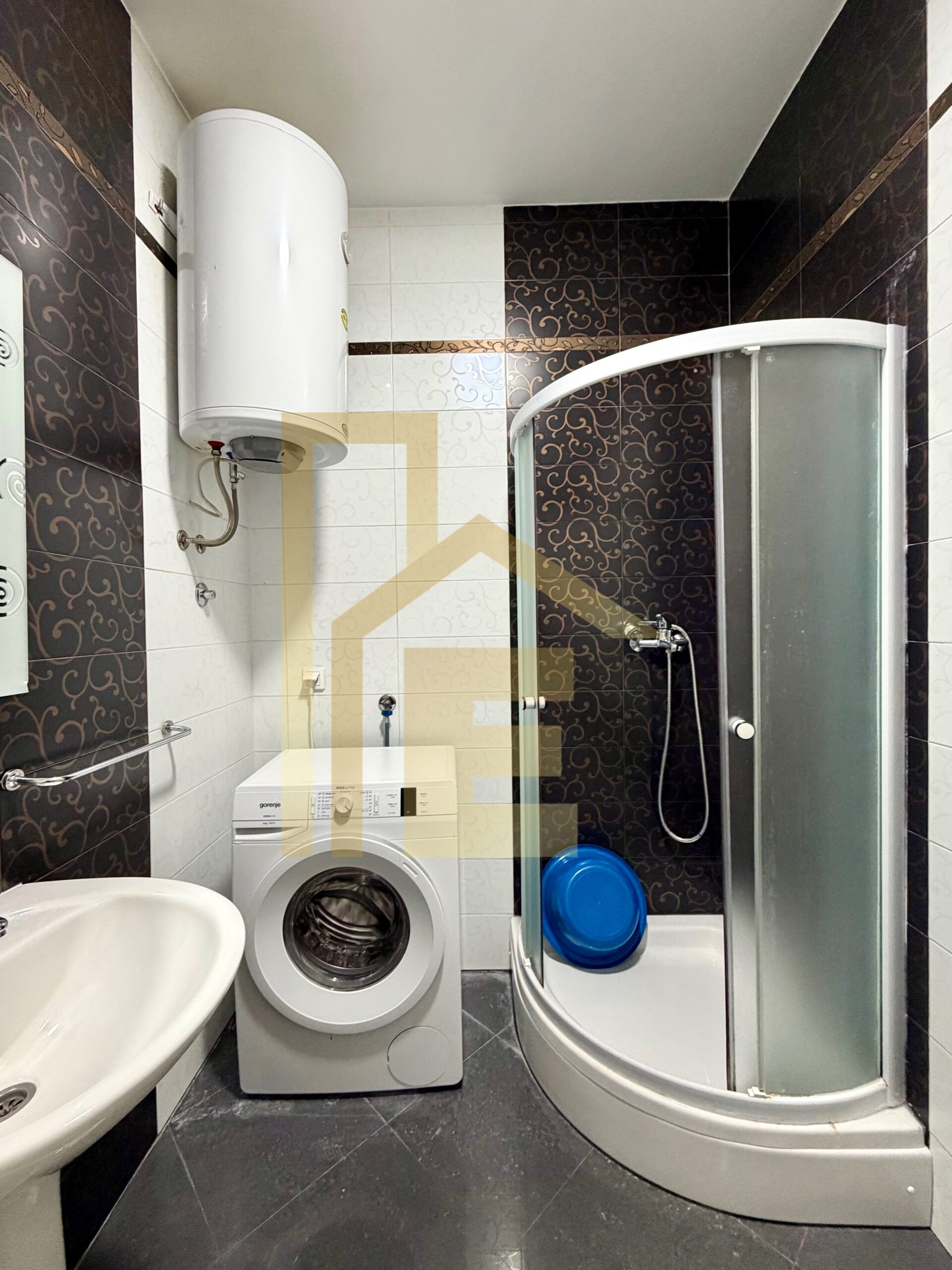 Trosoban stan sa parking mjestom, naselje Centar slika 19