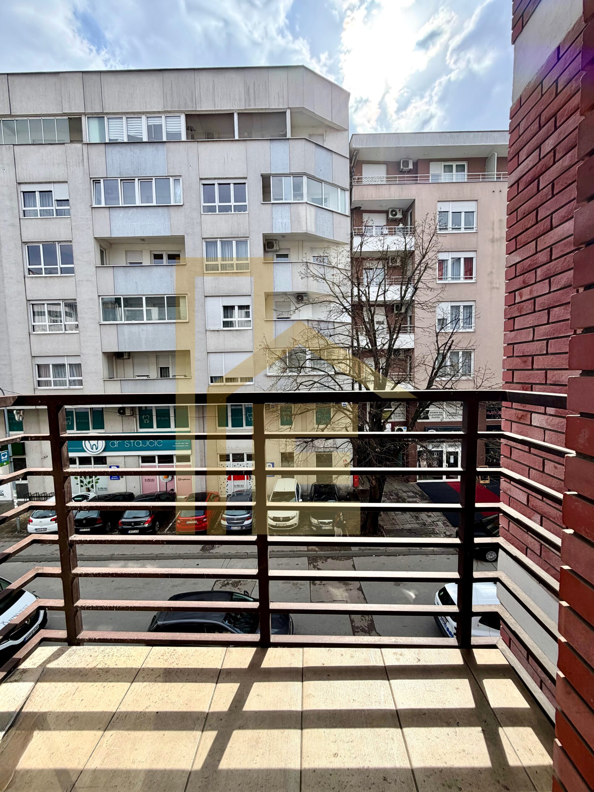 Trosoban stan sa parking mjestom, naselje Centar slika 18