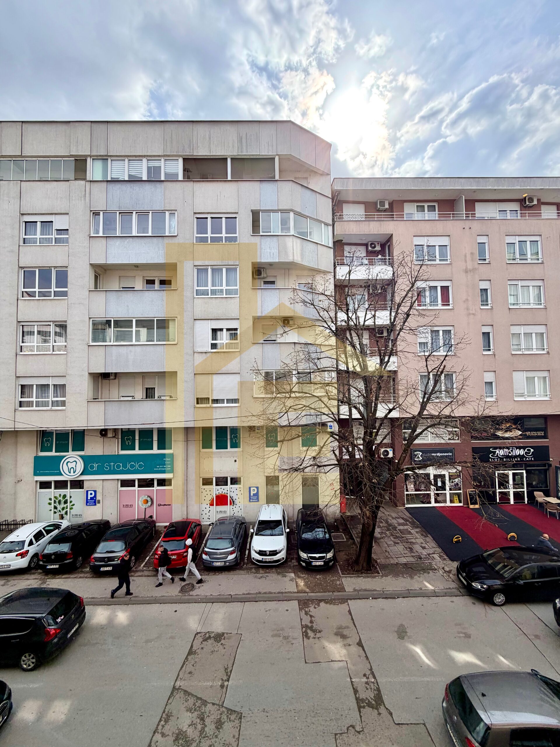 Trosoban stan sa parking mjestom, naselje Centar slika 22