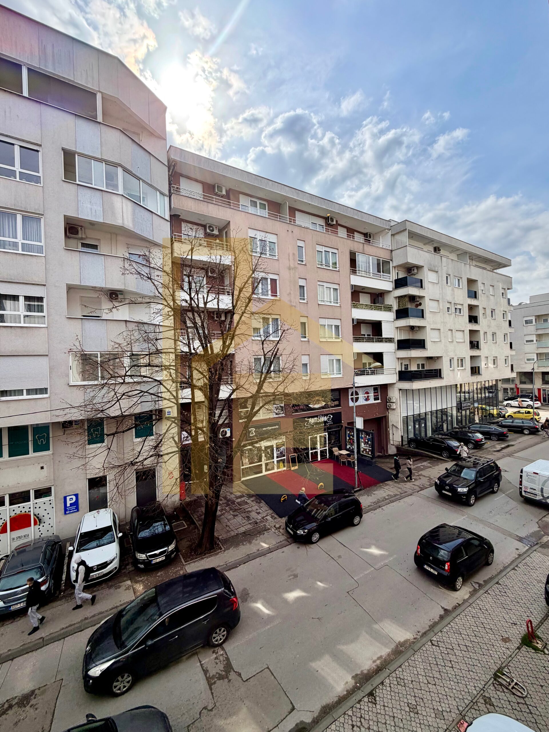 Trosoban stan sa parking mjestom, naselje Centar slika 23