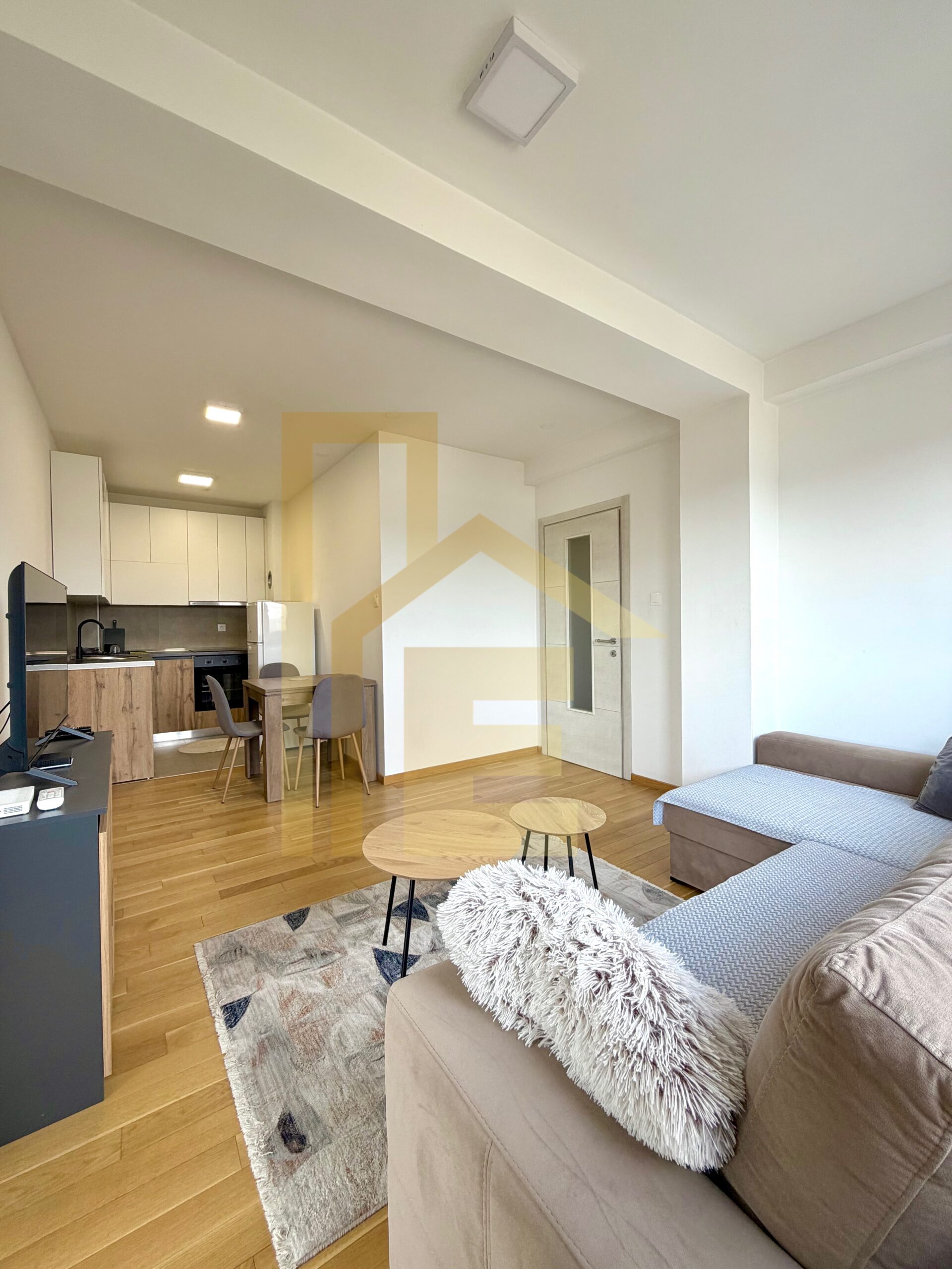 Dvosoban stan sa parking mjestom, naselje Rosulje slika 4