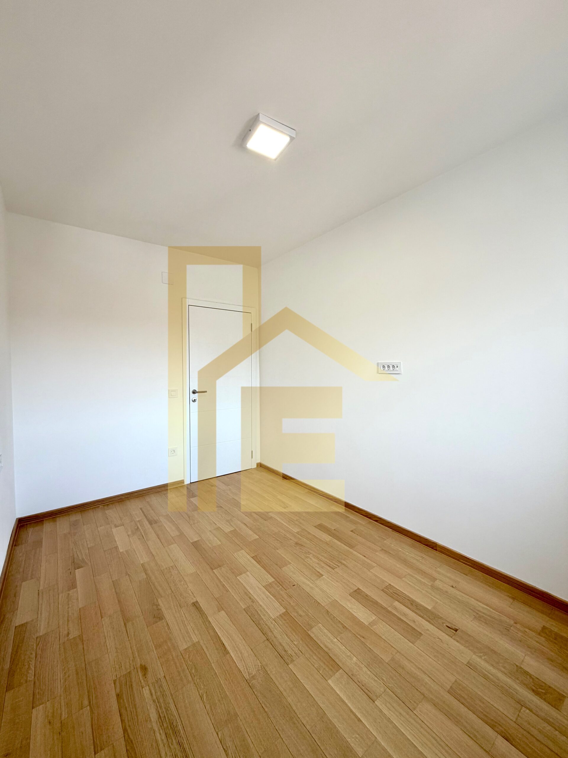 Iznajmljujemo kancelarijski prostor na atraktivnoj lokaciji slika 12