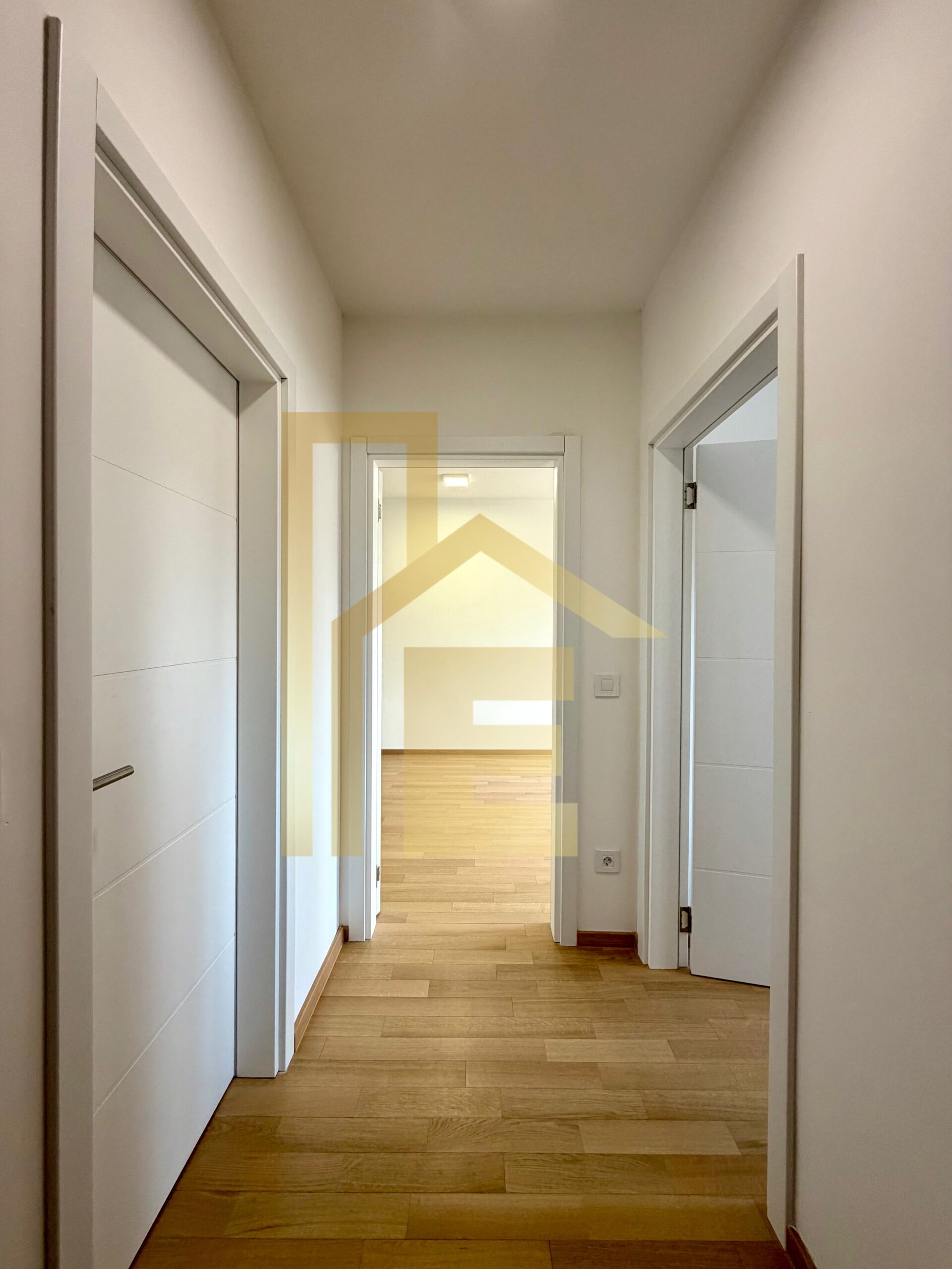 Iznajmljujemo kancelarijski prostor na atraktivnoj lokaciji slika 11