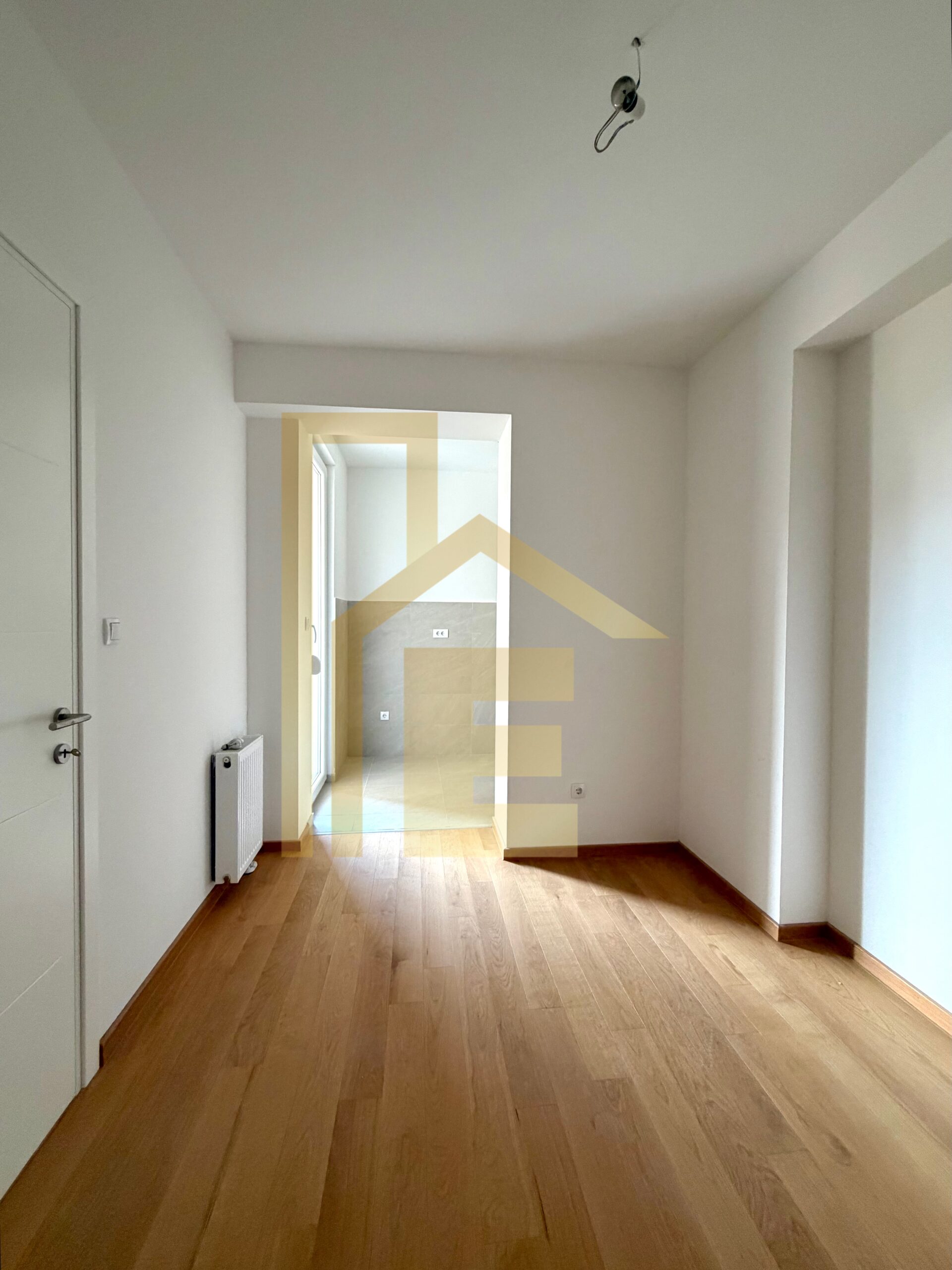 NOV Kancelarijski prostor sa garažom i ostavom, Centar slika 9